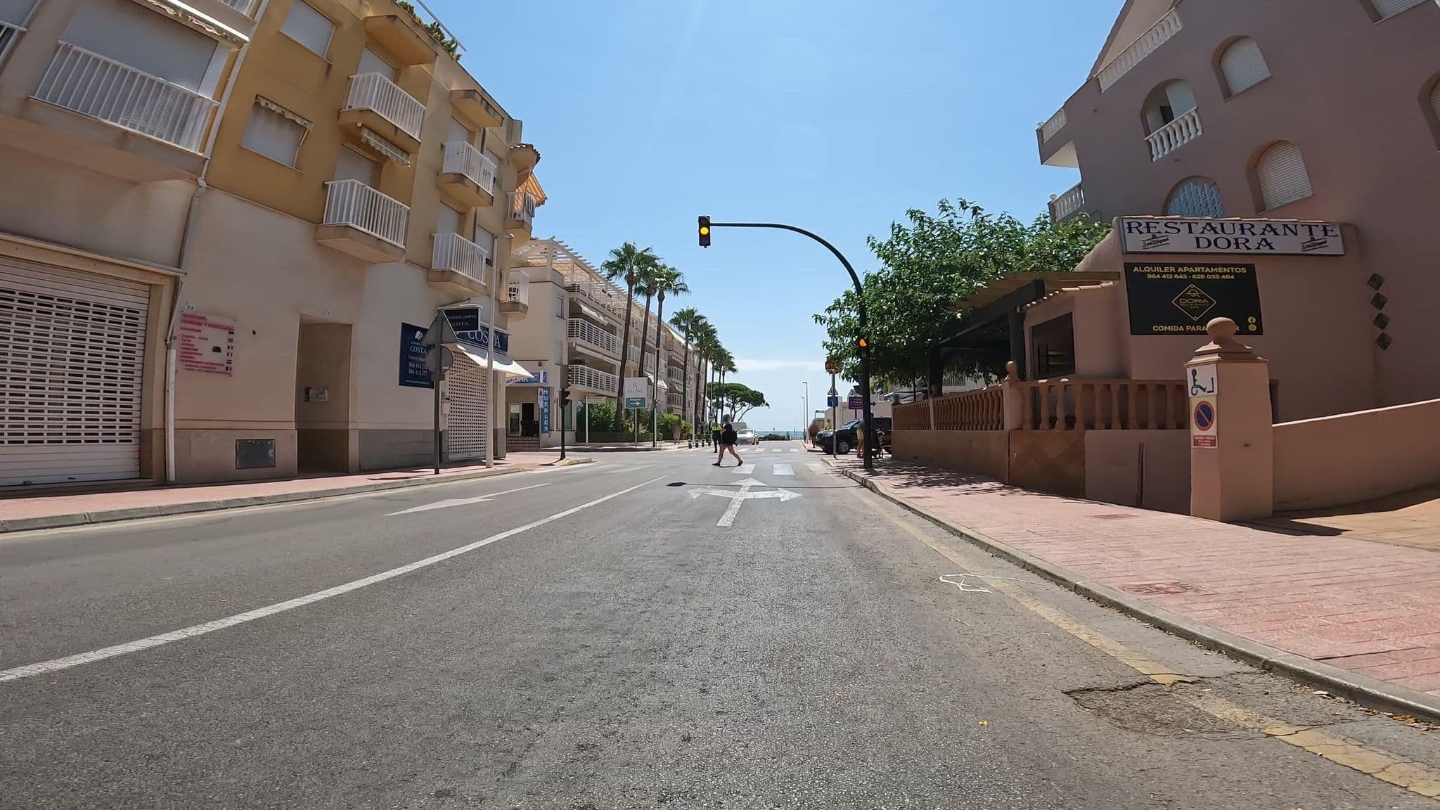Street view near Marineu Vacaciones, Alcocéber — © mikelo (CC BY-SA · Mapillary)