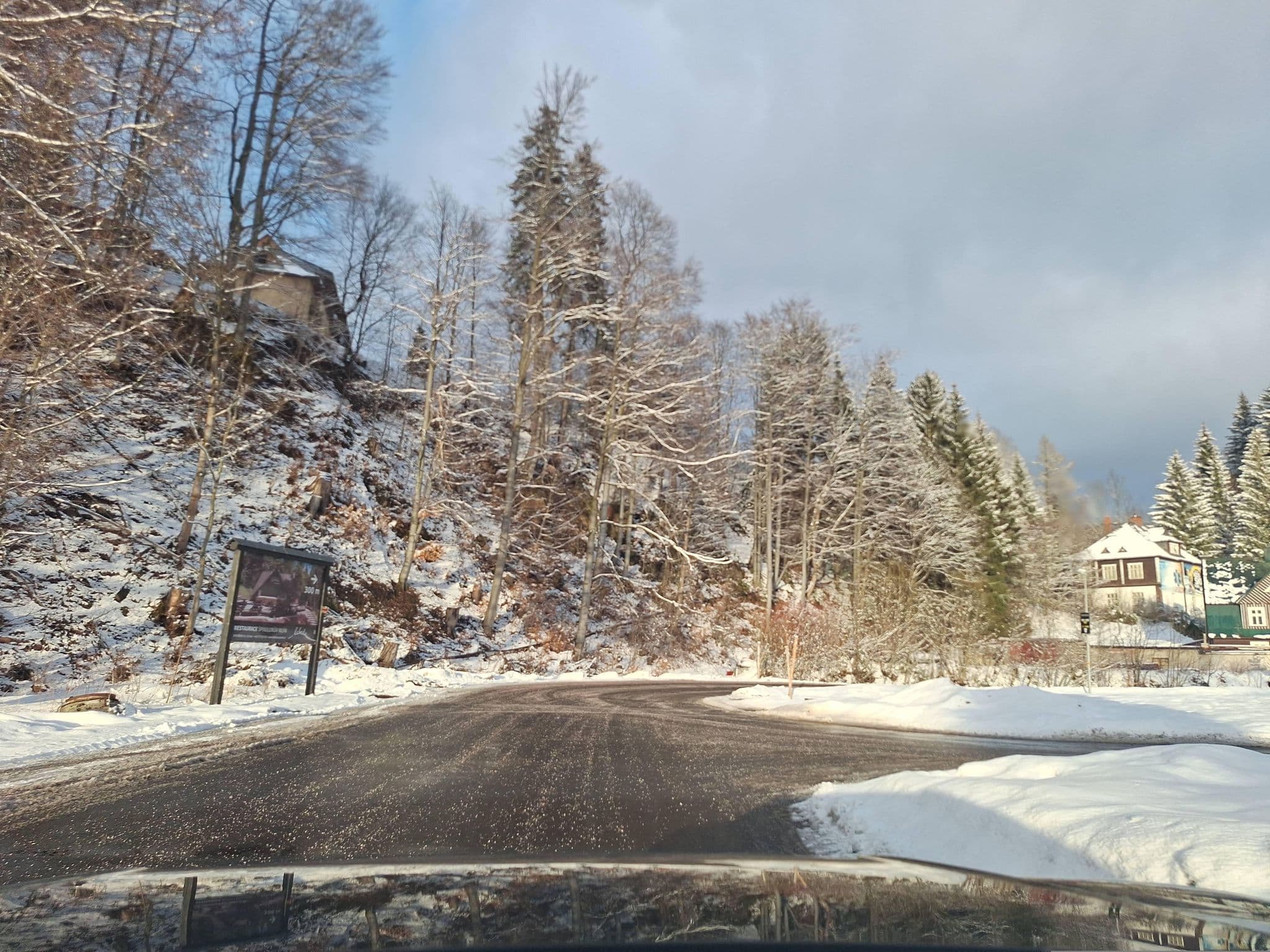Street view near Hübner, Špindlerův Mlýn — © gob (CC BY-SA · Mapillary)