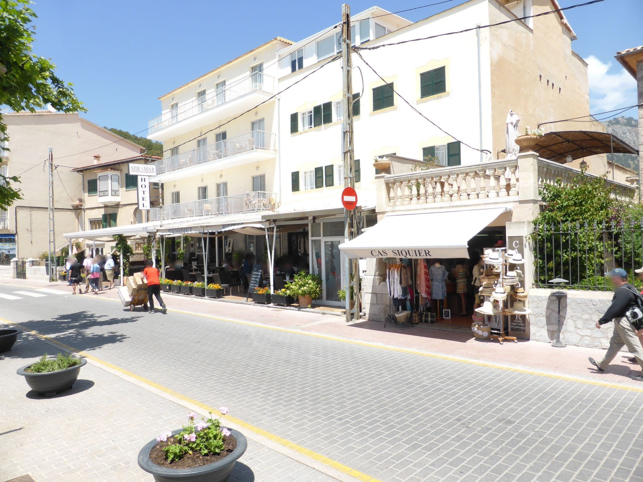 Street view near Hotel Miramar Mallorca, Port de Sóller — © sennewald63 (CC BY-SA · Mapillary)
