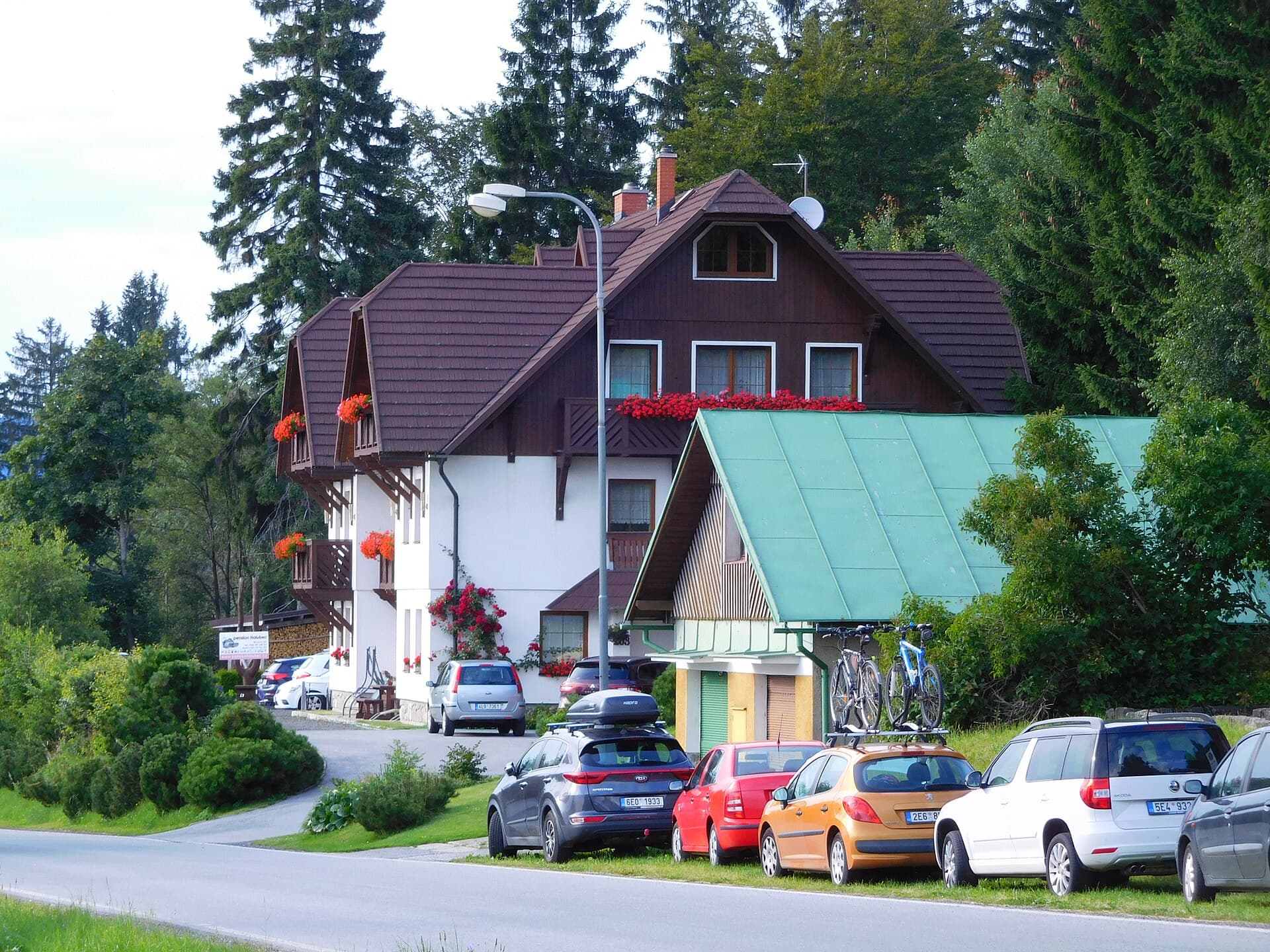Pension Holubec (via Wikimedia Commons, CC BY-SA 3.0)