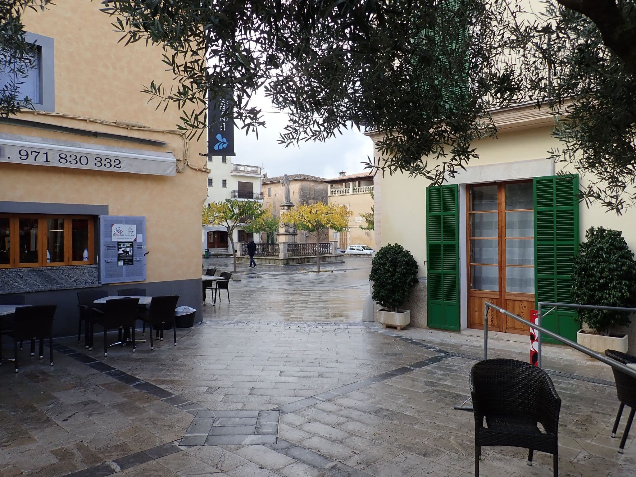 Street view near Hotel/Restaurant/Bistro Sa Plaça, Petra — © elgaard (CC BY-SA · Mapillary)
