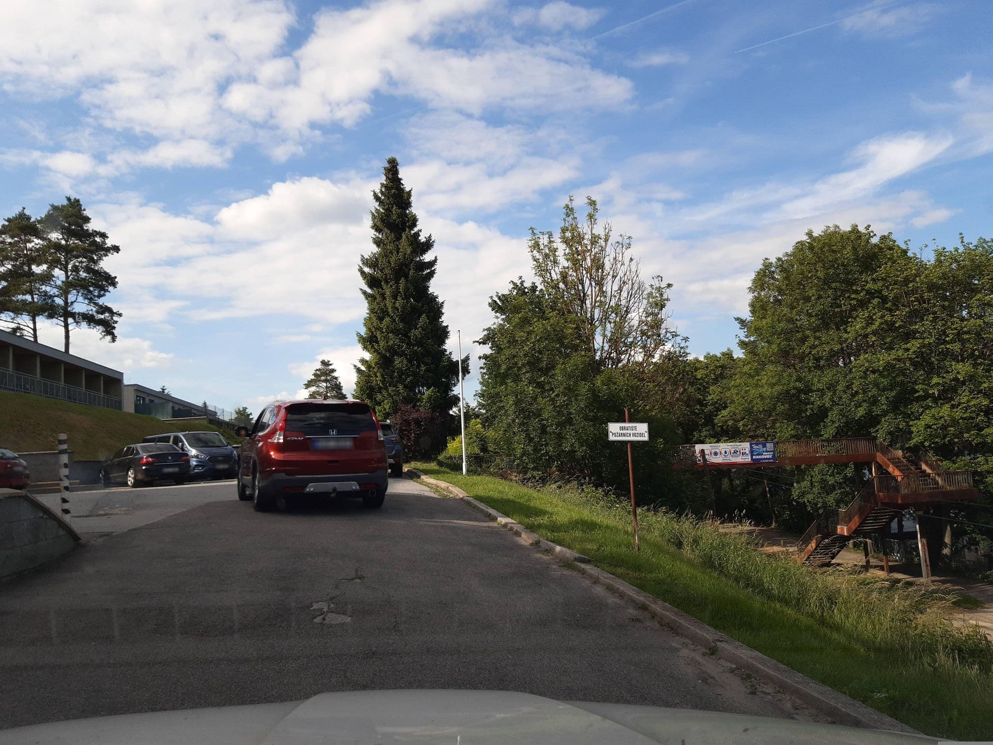Street view near Hotel Rakovec, Kníničky — © gob (CC BY-SA · Mapillary)