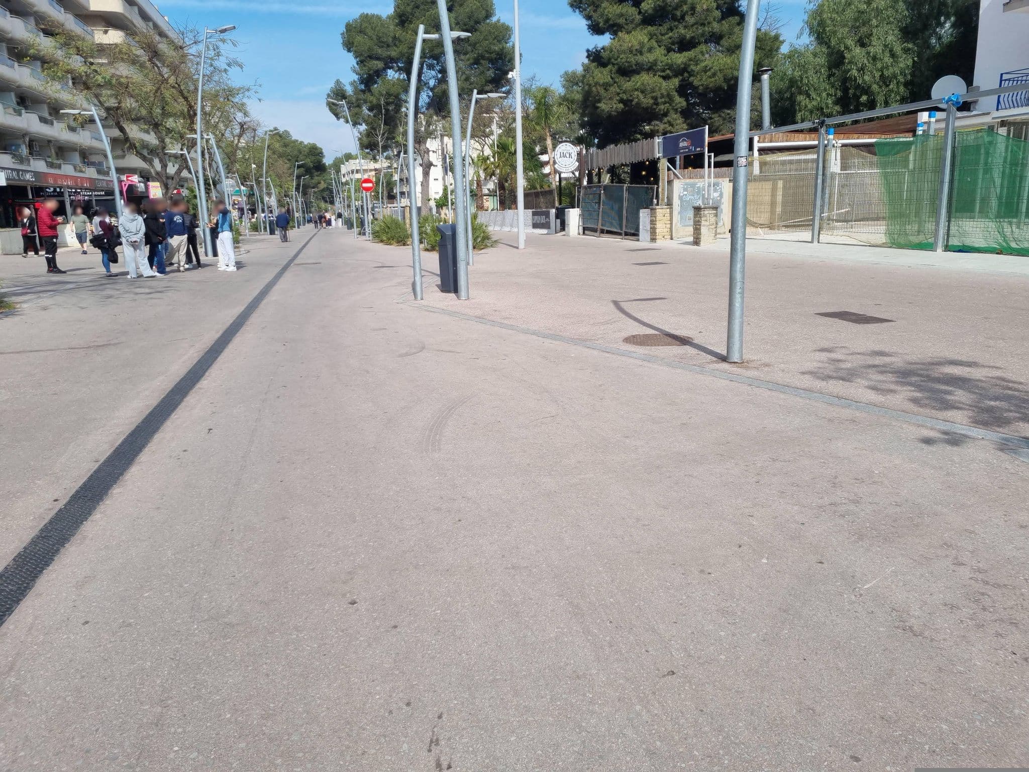 Street view near Apartamentos Rex, Salou — © Franciscovalera (CC BY-SA · Mapillary)