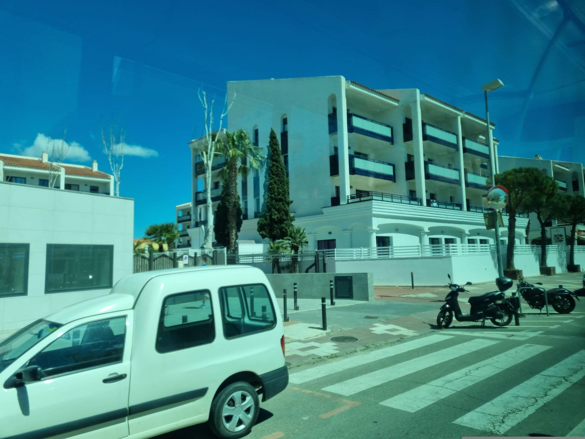 Street view near Pins Marina Apartments Cambrils, Salou — © Franciscovalera (CC BY-SA · Mapillary)