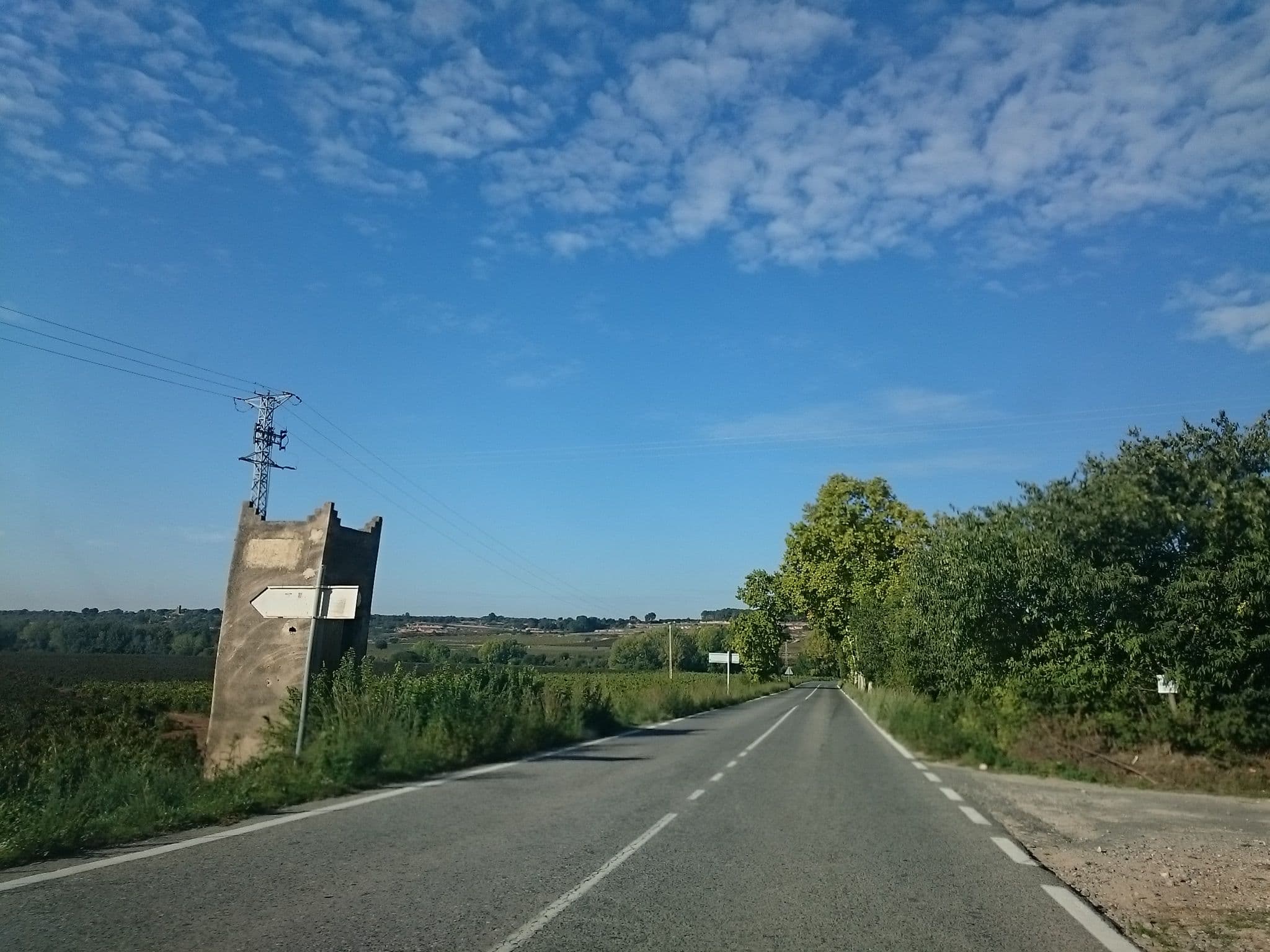 Street view near Hotel Rural Les Vinyes, Valls — © yopaseopor (CC BY-SA · Mapillary)