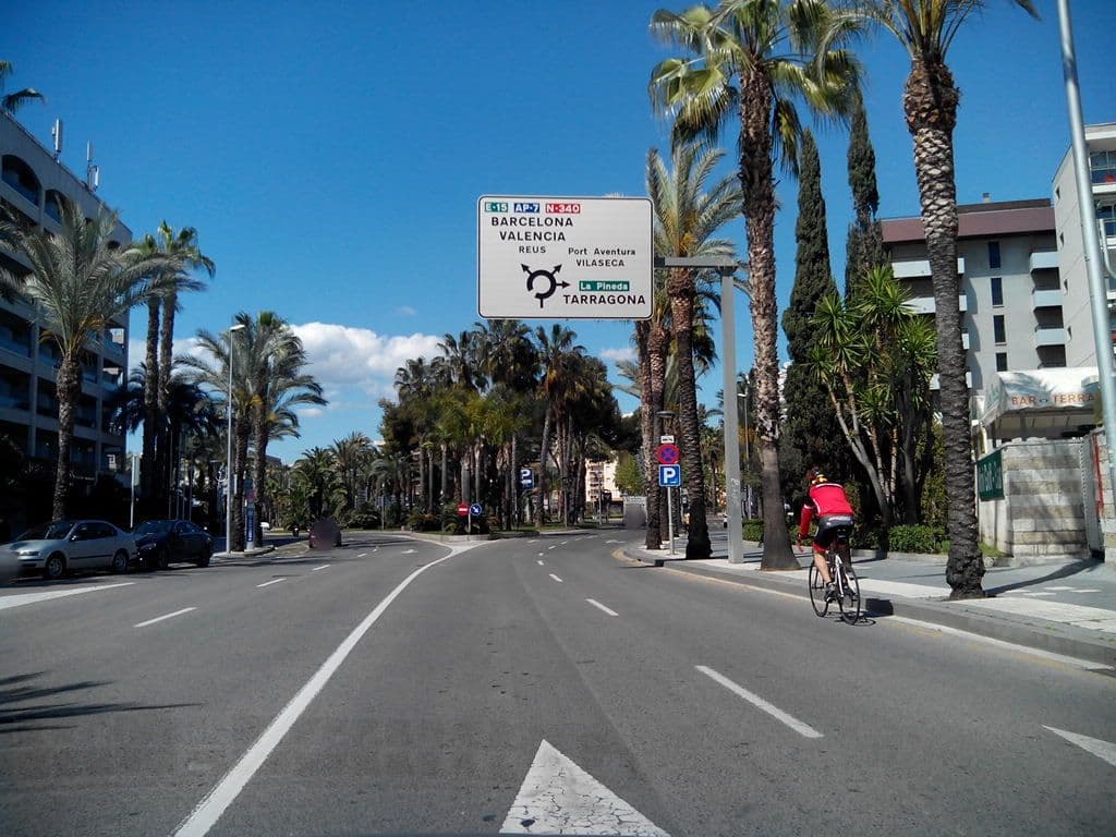 Street view near Kamer 325, Salou — © janes (CC BY-SA · Mapillary)