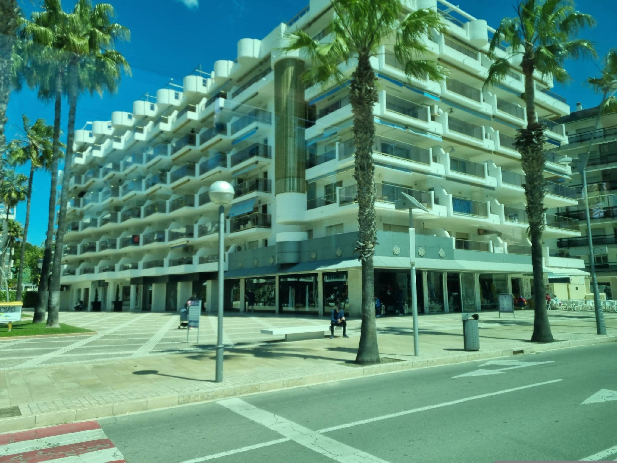 Street view near Las Acacias Apartamentos, Salou — © Franciscovalera (CC BY-SA · Mapillary)