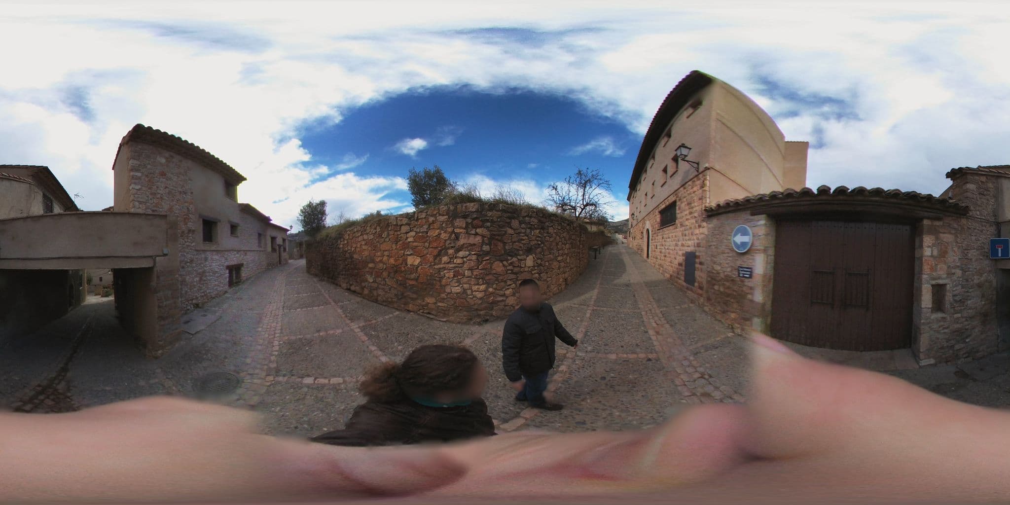 Street view near Escuela - Refugio, Barbastro — © thx (CC BY-SA · Mapillary)