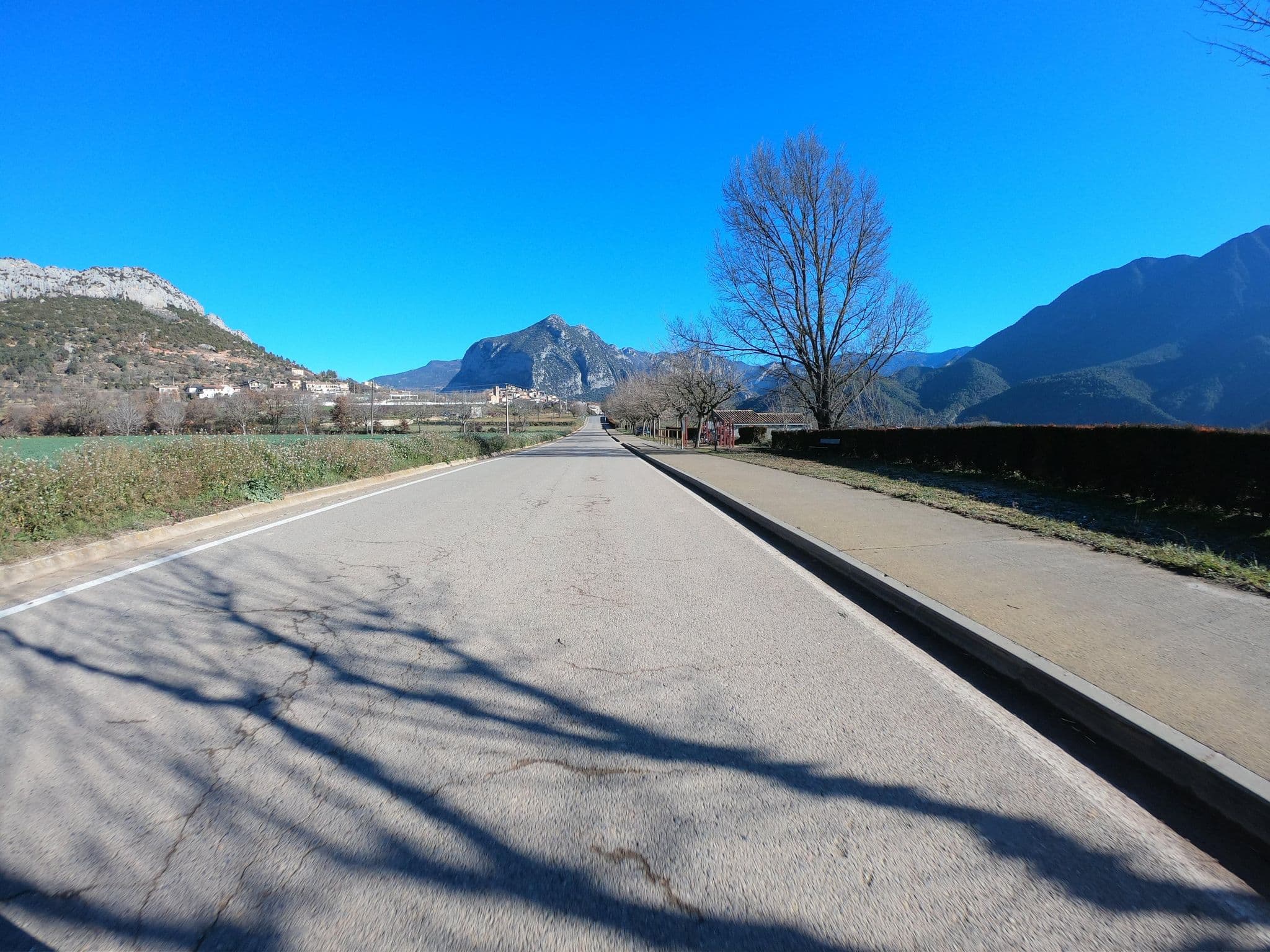 Street view near Ca La Pruna, Oliana — © joostjakob (CC BY-SA · Mapillary)