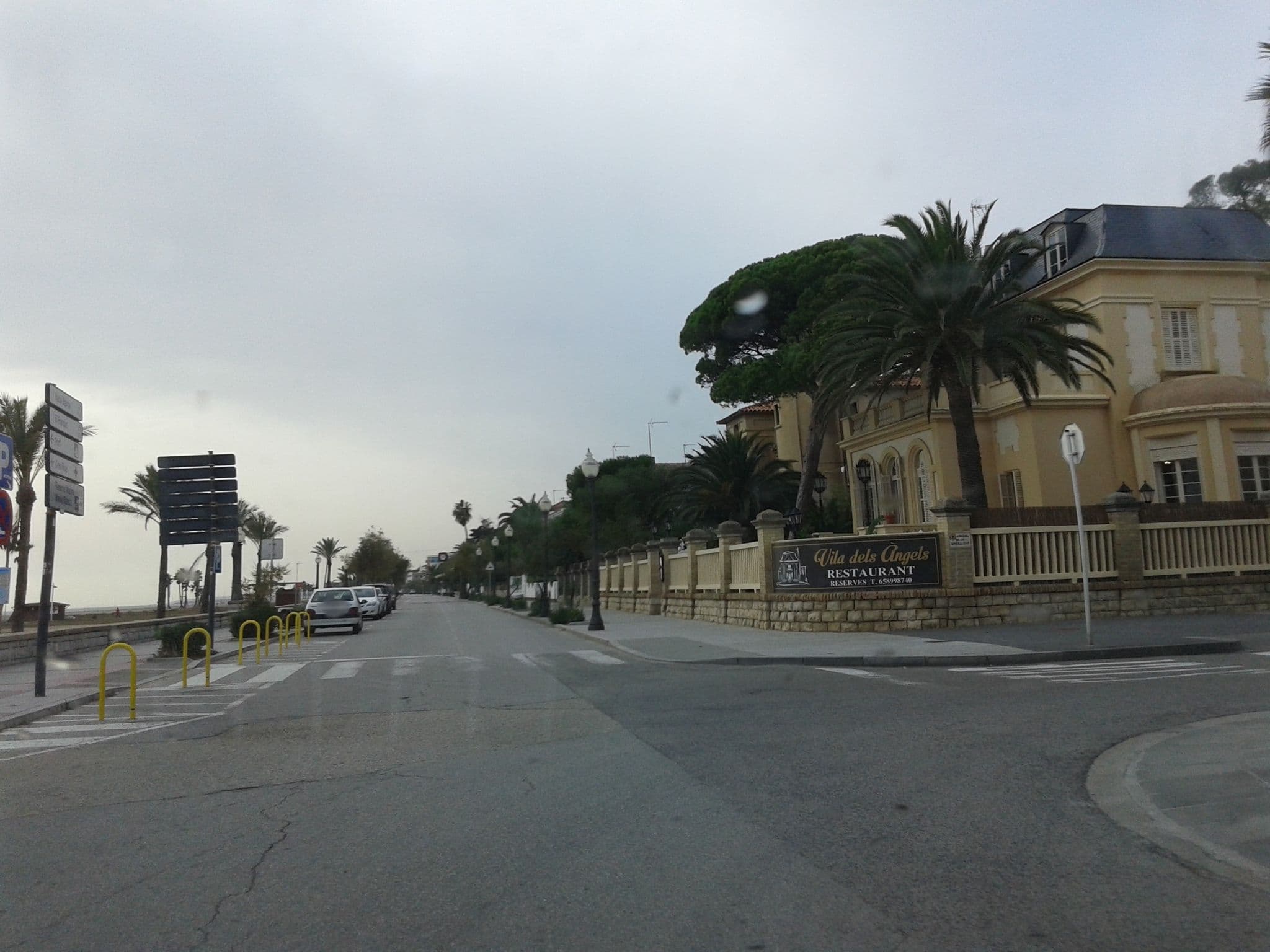 Street view near Brisamar Hotel Coma-Ruga, Coma-ruga — © yopaseopor (CC BY-SA · Mapillary)