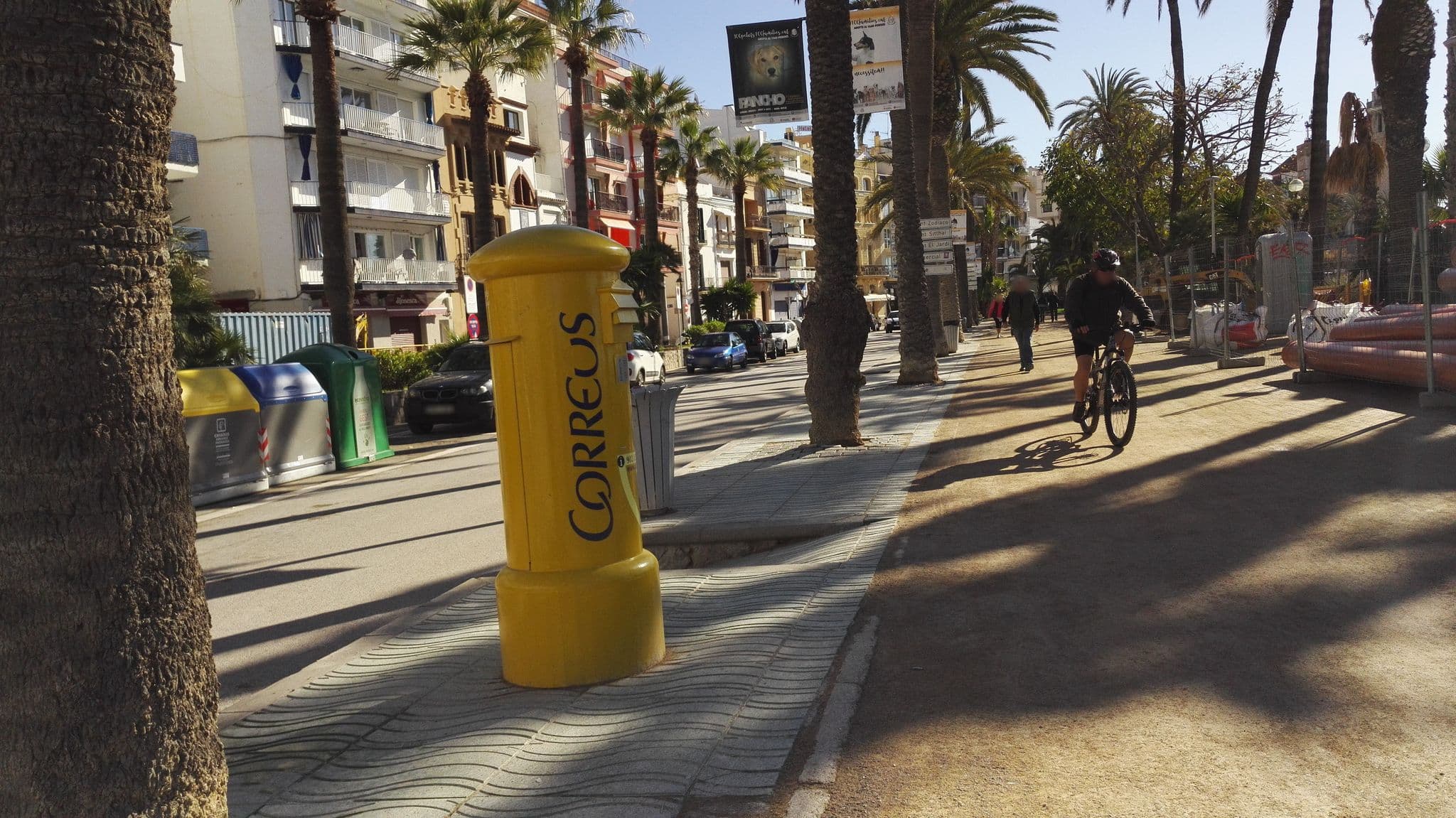 Street view near Platja D'Or Hotel Sitges, Sitges — © marcuscalabresus (CC BY-SA · Mapillary)