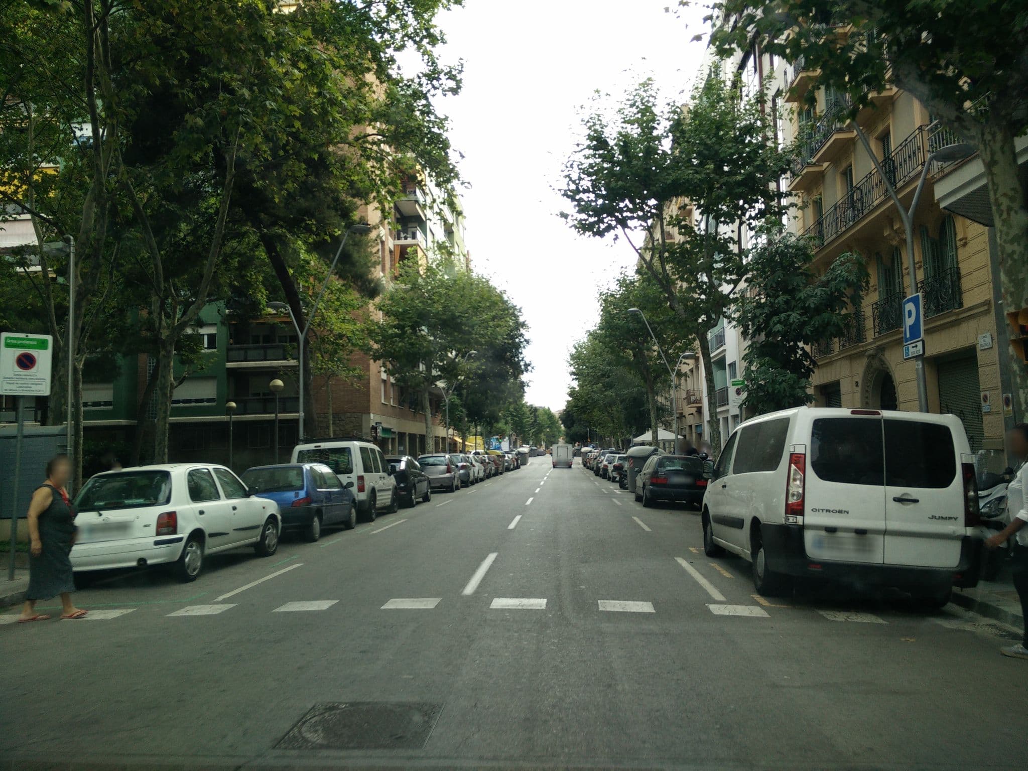 Street view near The Patio, la Nova Esquerra de l'Eixample — © ccossio (CC BY-SA · Mapillary)
