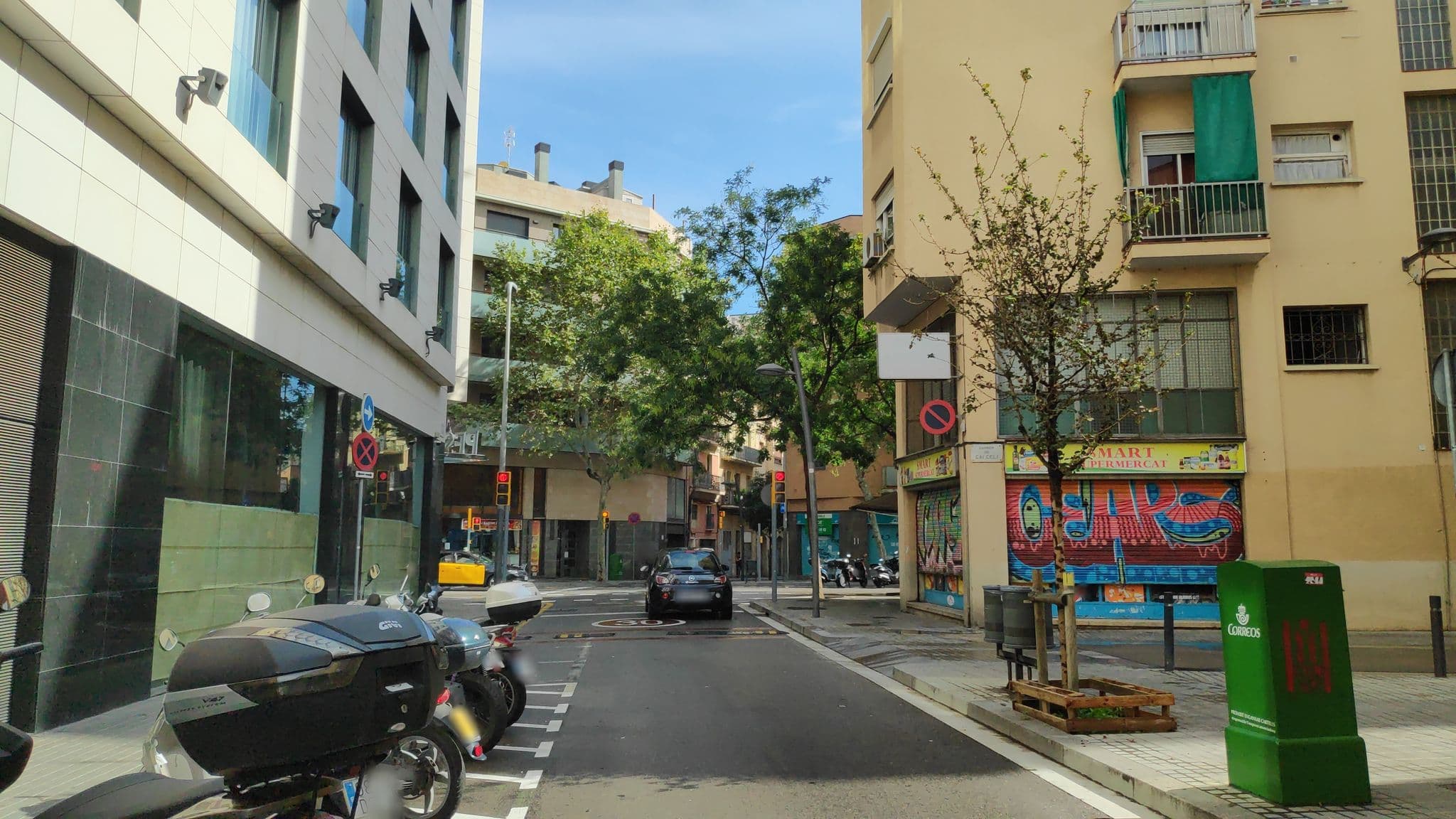 Street view near Vincci Hoteles, Hostafrancs — © albertandaluz (CC BY-SA · Mapillary)