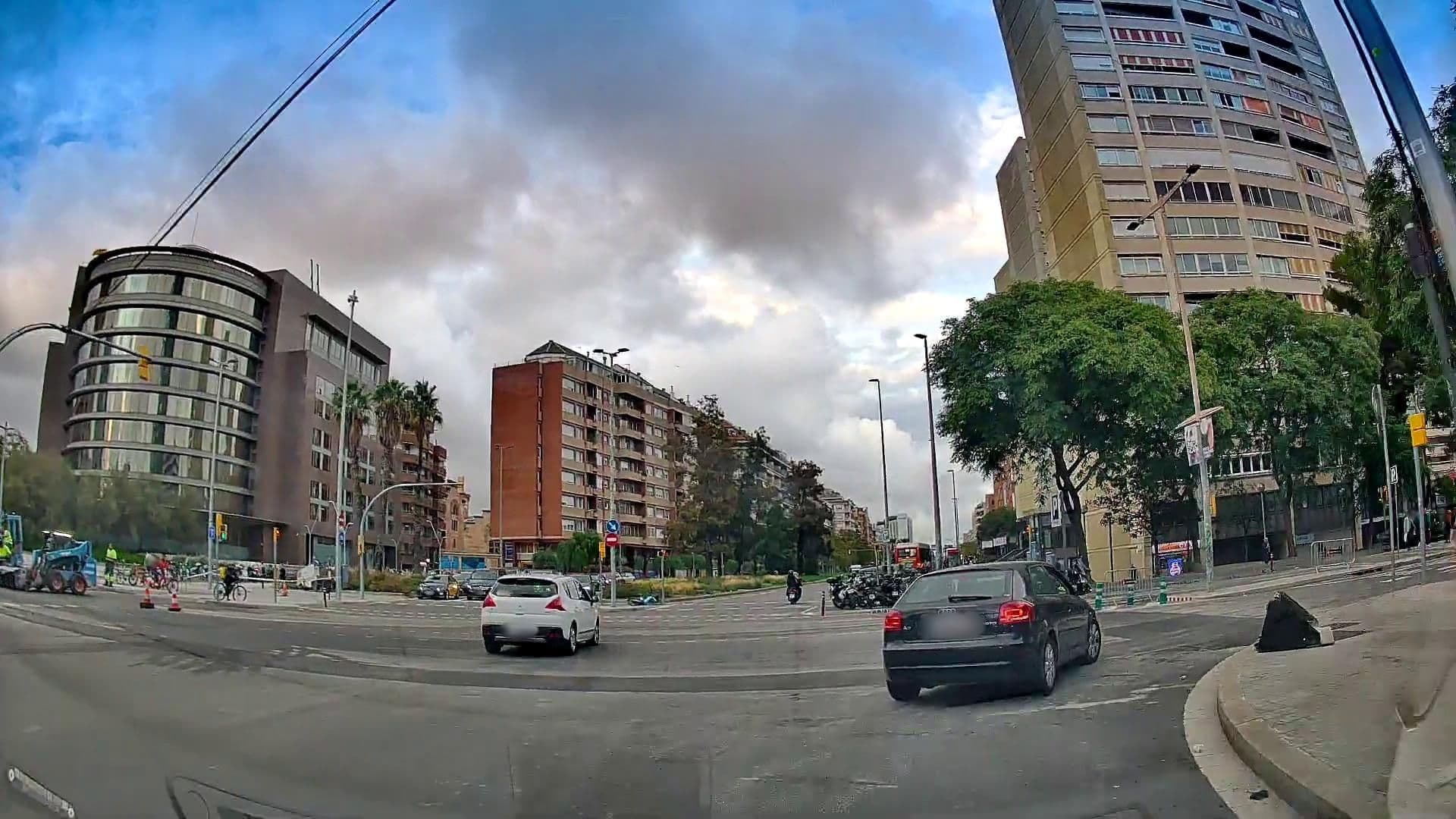 Street view near Nobu Rooftop Pool, Hostafrancs — © m_esp_32 (CC BY-SA · Mapillary)