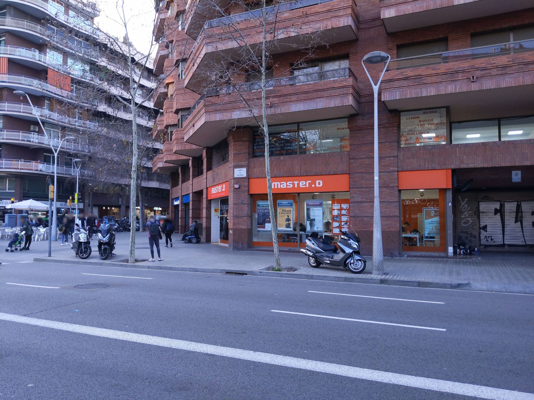 Street view near Nova Luna I, la Nova Esquerra de l'Eixample — © morrocoyvolador (CC BY-SA · Mapillary)