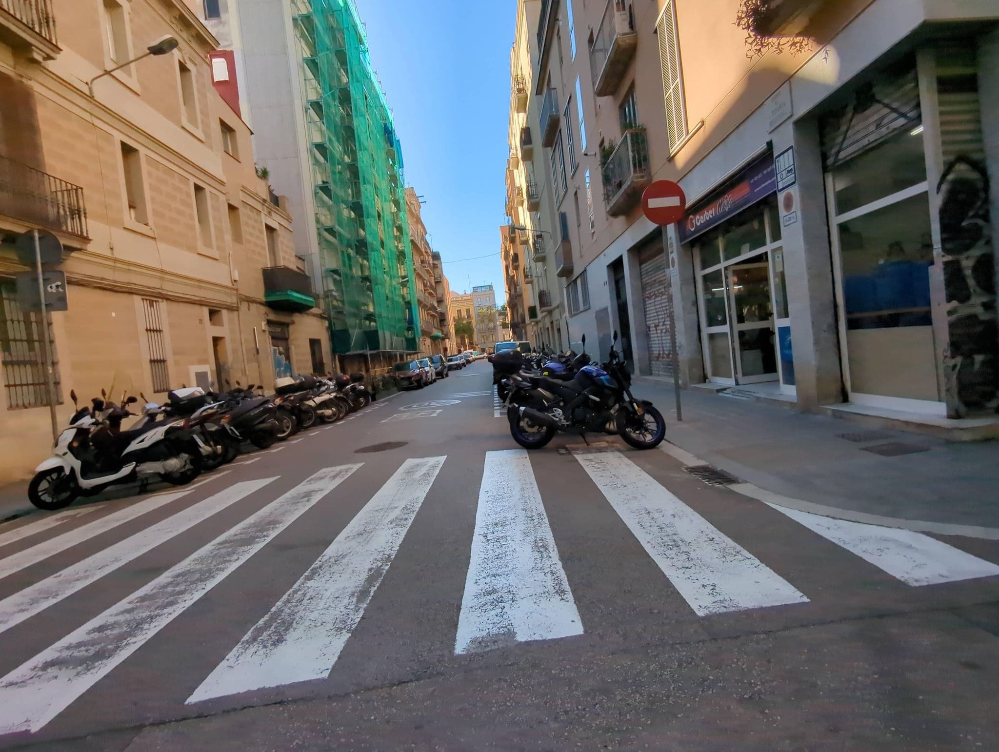 Street view near Le Metaire Des Songes, Hostafrancs — © miguel_andrade (CC BY-SA · Mapillary)