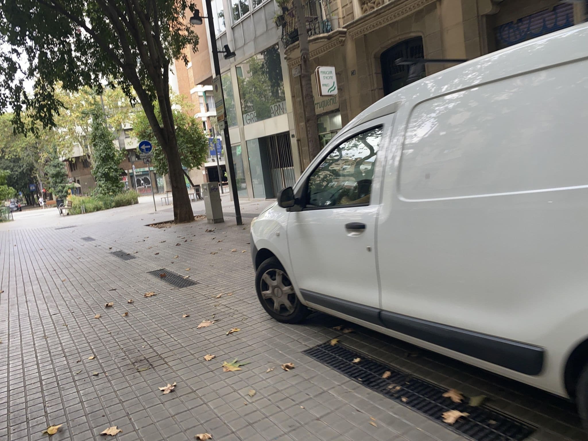 Street view near NH Sant Angelo, la Nova Esquerra de l'Eixample — © cyclestreets (CC BY-SA · Mapillary)