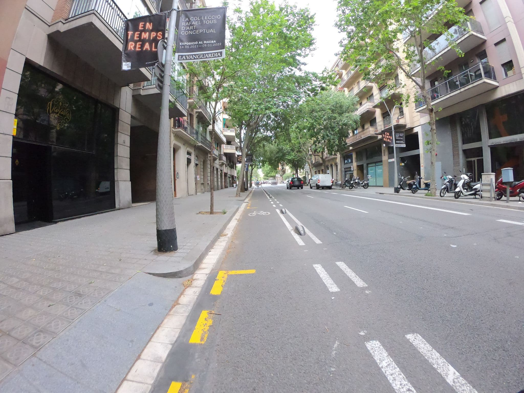 Street view near Rent Top Apartments Eixample, la Nova Esquerra de l'Eixample — © rubencarbonero (CC BY-SA · Mapillary)