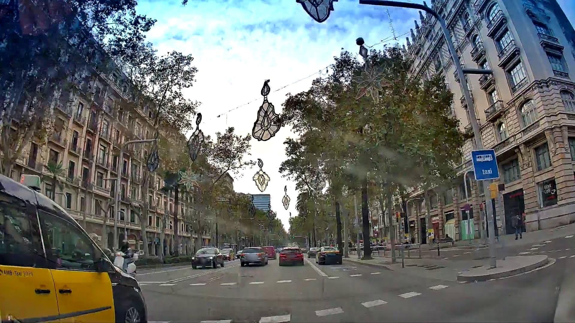 Street view near Umma Barcelona Bed & Breakfast Boutique, l'Antiga Esquerra de l'Eixample — © m_esp_32 (CC BY-SA · Mapillary)