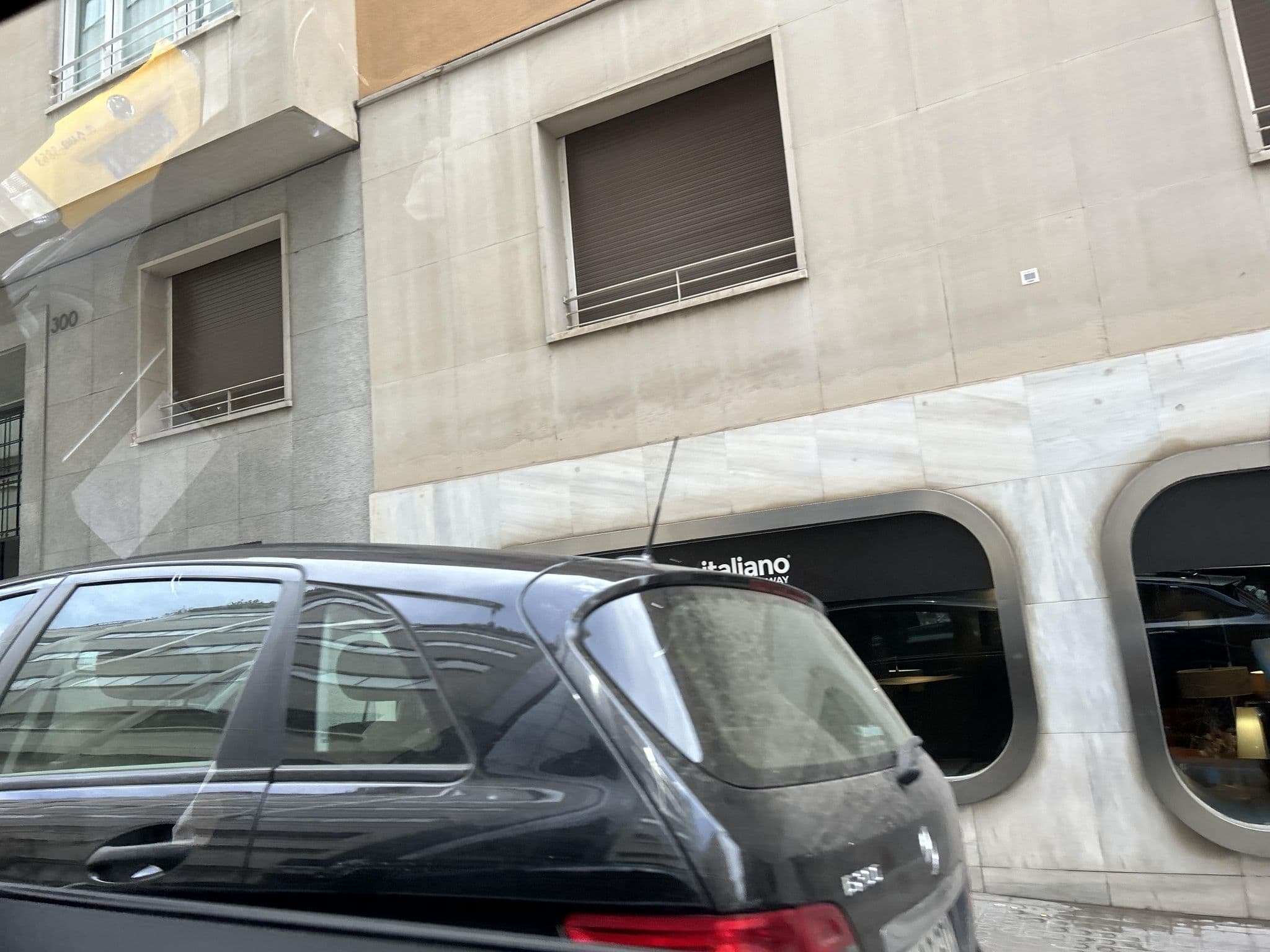 Street view near Petit Hotel, Sant Gervasi - Galvany — © TristanM17 (CC BY-SA · Mapillary)