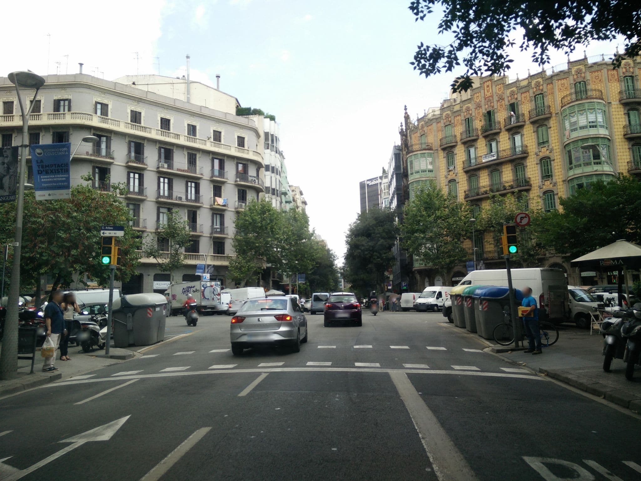 Street view near Upartments Barcelona, l'Antiga Esquerra de l'Eixample — © ccossio (CC BY-SA · Mapillary)