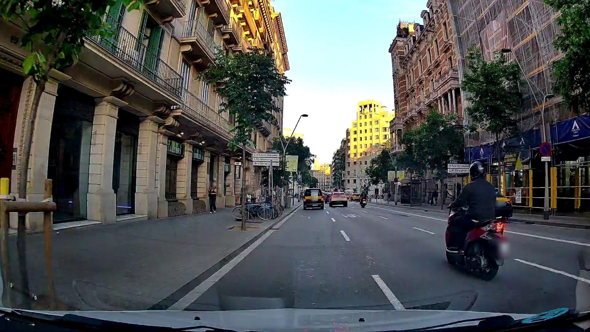 Street view near Habitat apartments Barcelona Center, Eixample — © m_esp_32 (CC BY-SA · Mapillary)