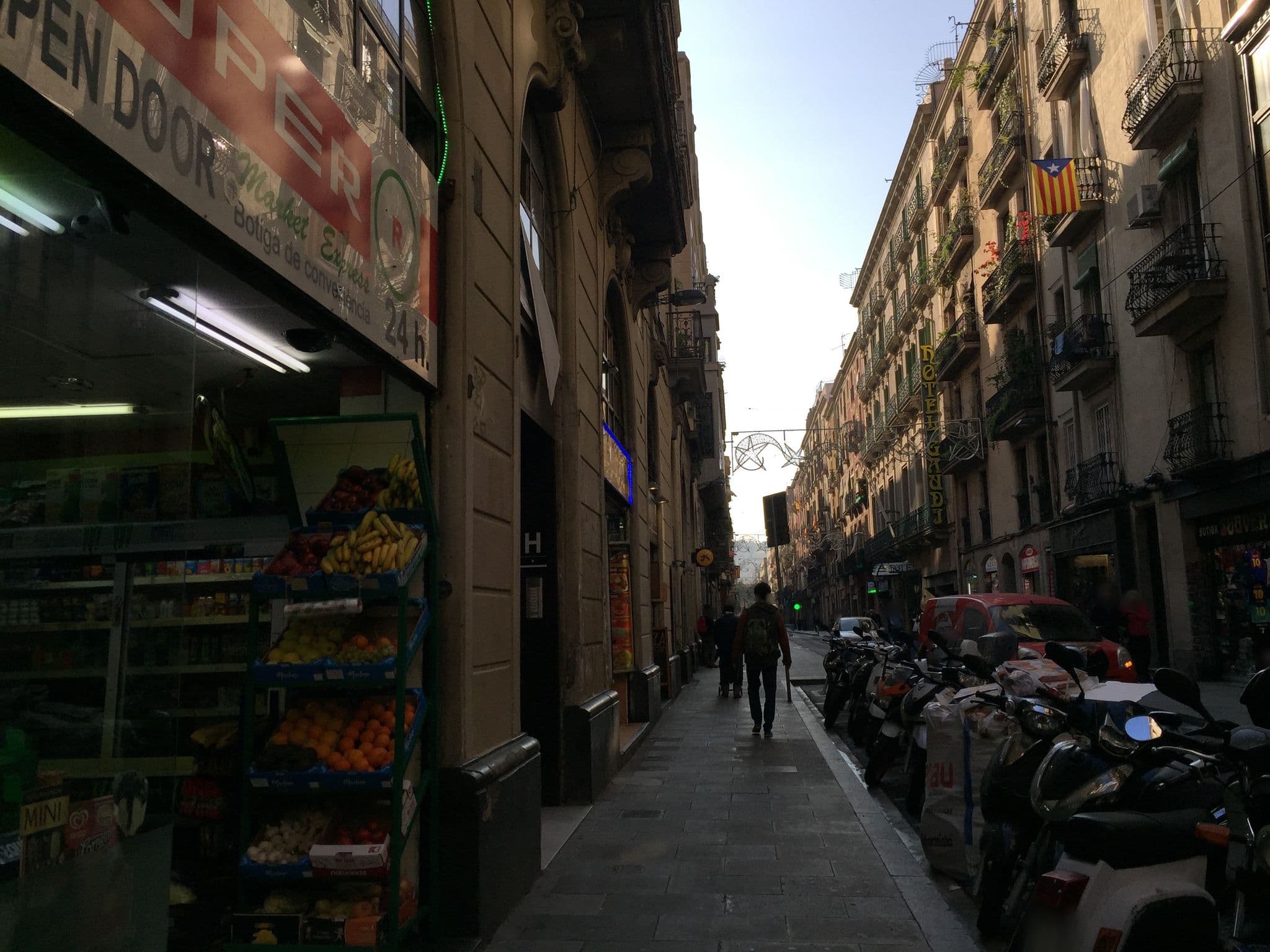 Street view near Carrer de l'Arc del Teatre 5, Ciutat Vella — © richlv (CC BY-SA · Mapillary)