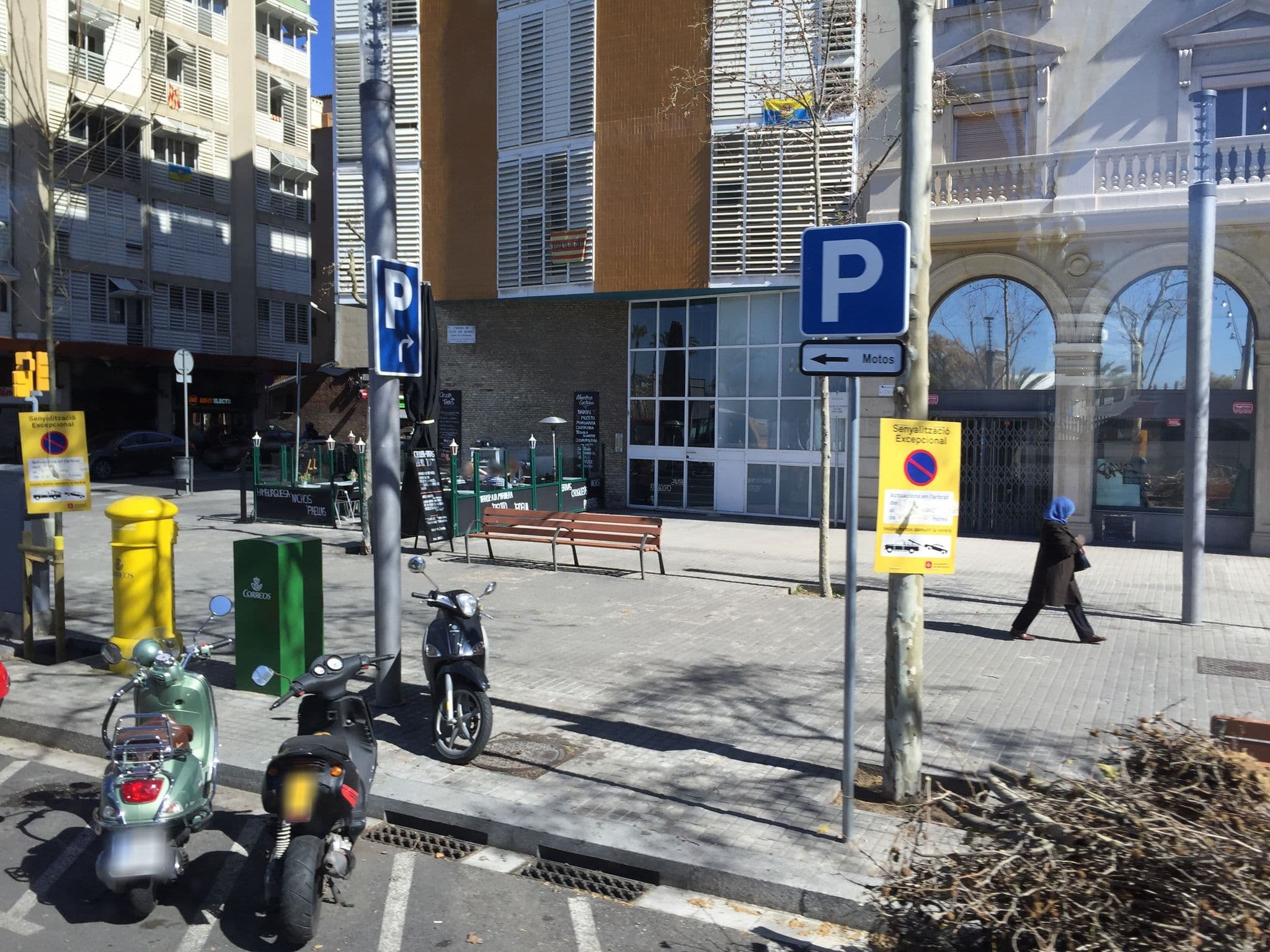 Street view near Barceloneta Marina, la Barceloneta — © till (CC BY-SA · Mapillary)