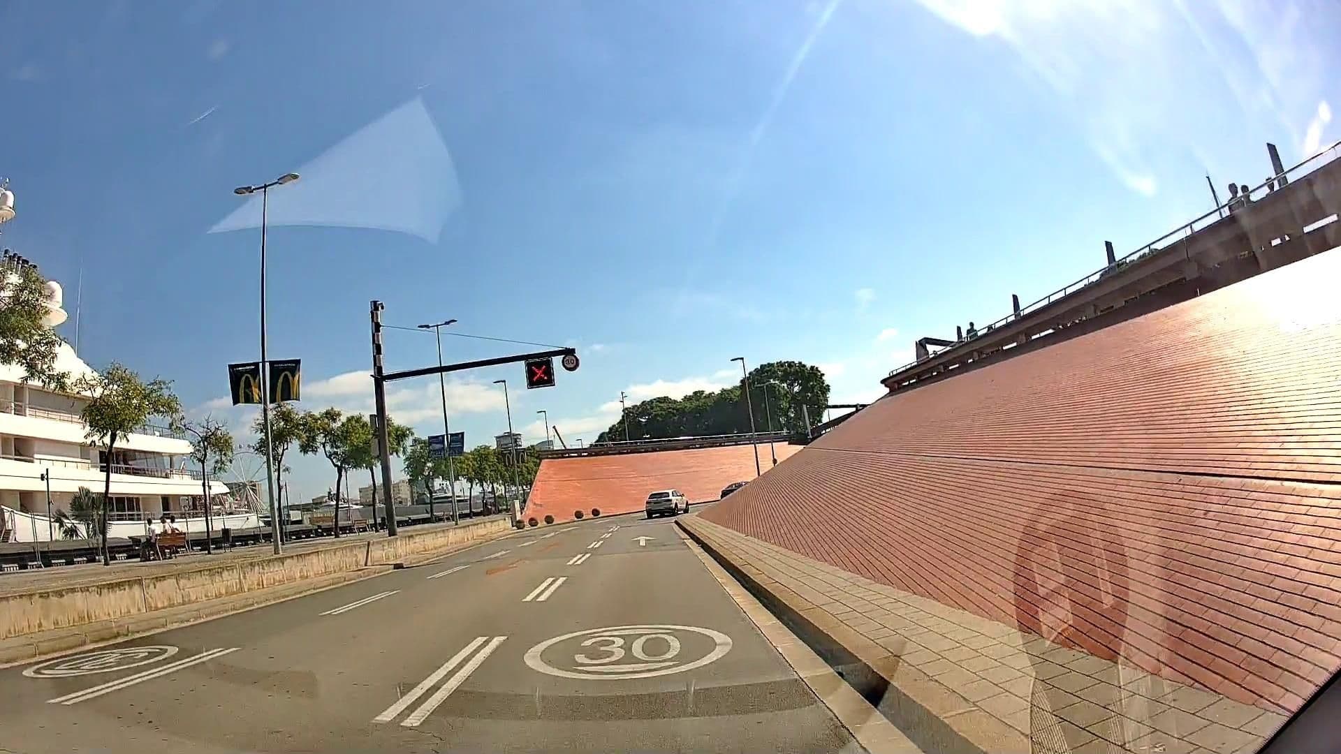 Street view near freestanza, la Barceloneta — © m_esp_32 (CC BY-SA · Mapillary)