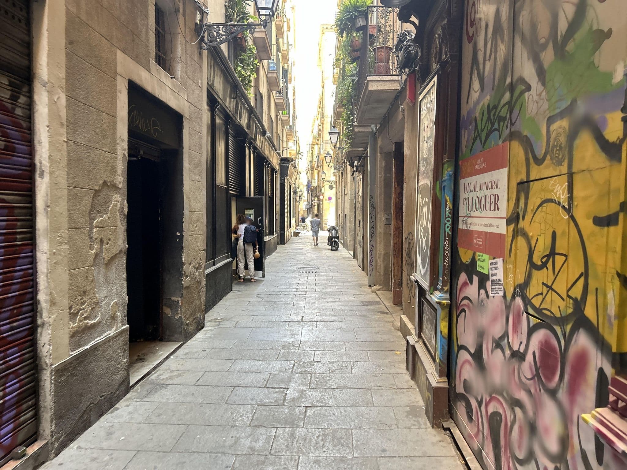 Street view near Arco Youth Hostel A&A, Ciutat Vella — © TristanM17 (CC BY-SA · Mapillary)