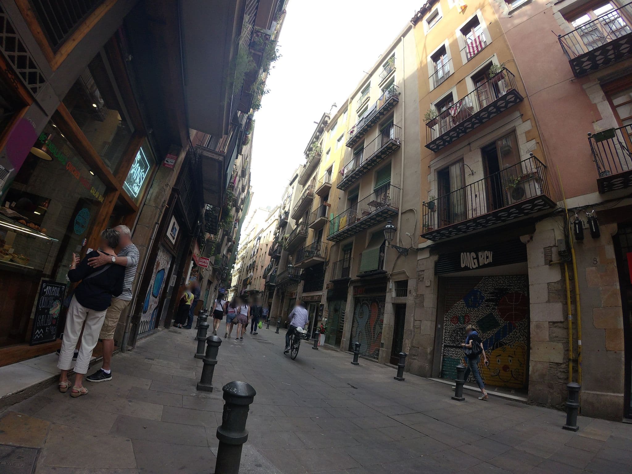 Street view near Waytostay, Sant Pere, Santa Caterina i La Ribera — © angoca (CC BY-SA · Mapillary)