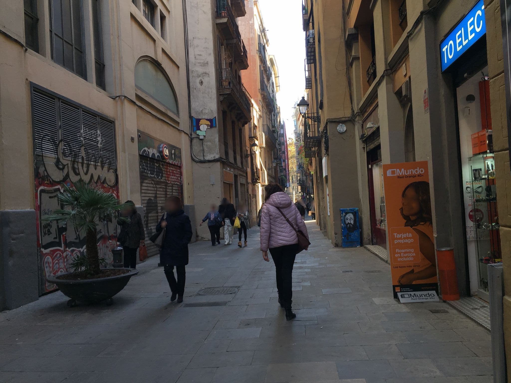 Street view near Poprooms Barcelona, el Raval — © richlv (CC BY-SA · Mapillary)