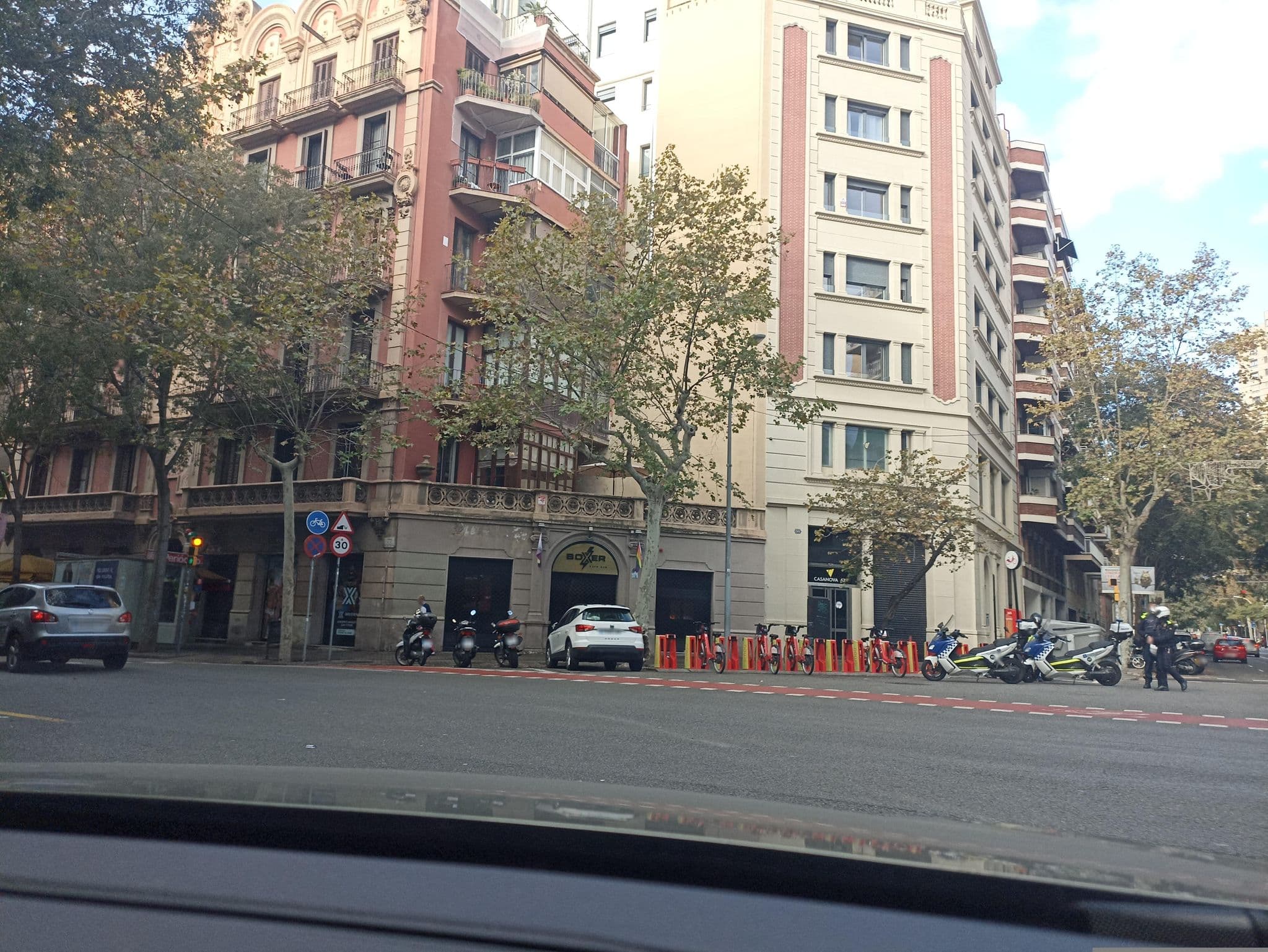 Street view near Backpacker BCN Hostel, Barcelona — © toniserra (CC BY-SA · Mapillary)