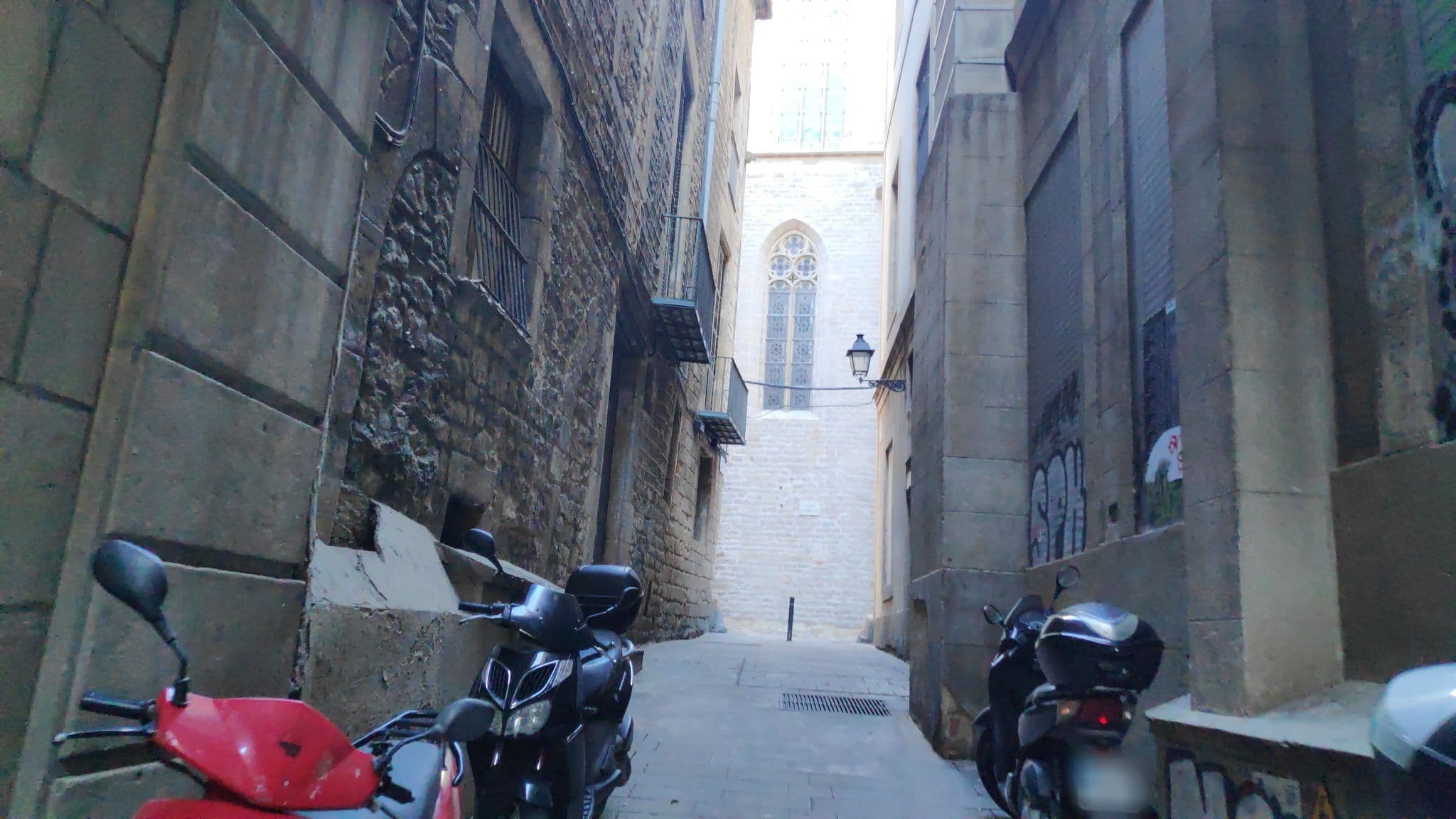 Street view near AAE Annex Hotel, Barri Gòtic — © albertandaluz (CC BY-SA · Mapillary)