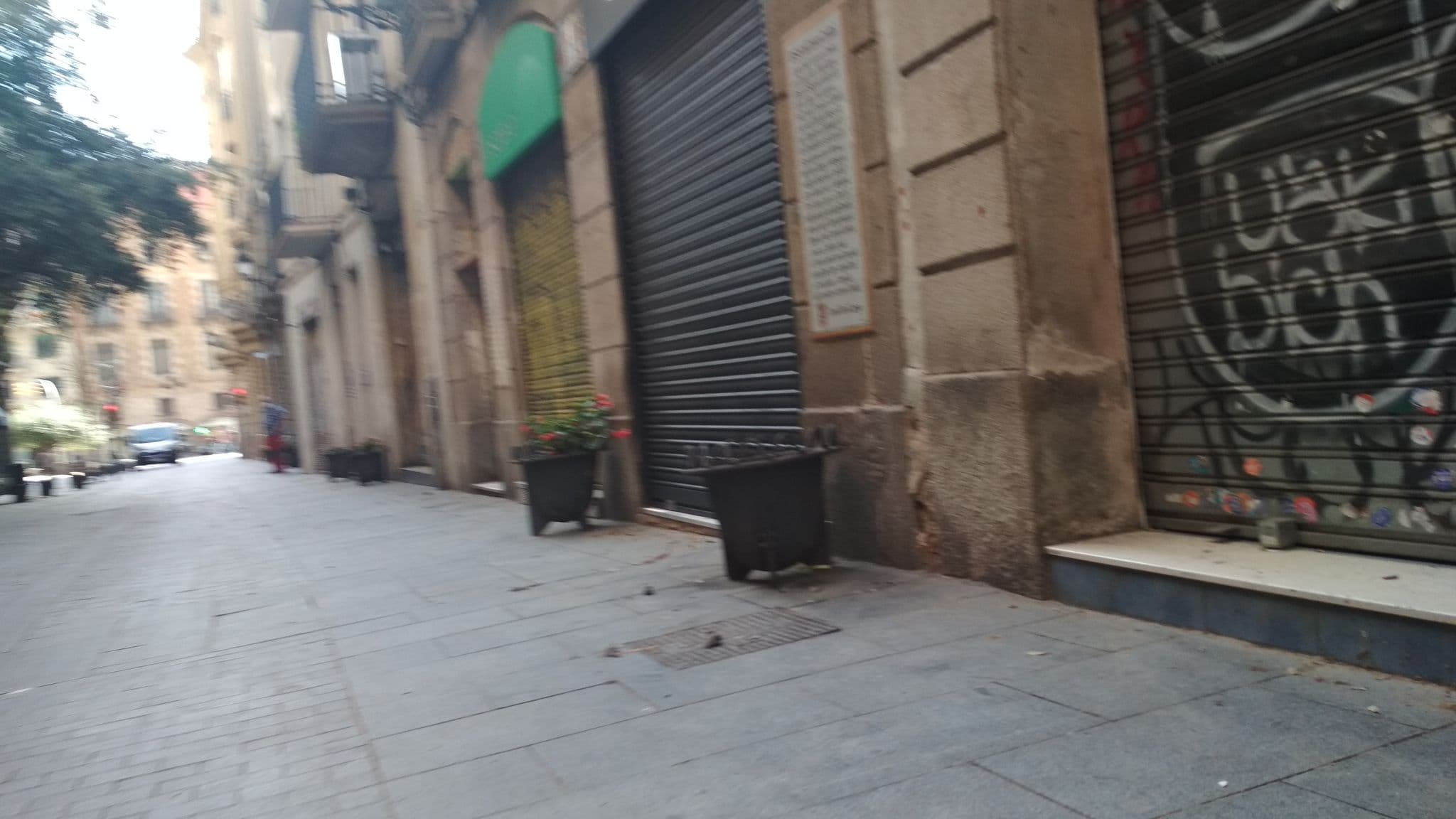 Street view near Hostal Bresus, Barri Gòtic — © toniserra (CC BY-SA · Mapillary)