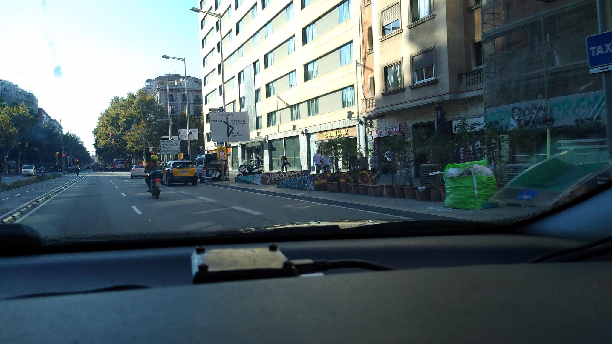 Street view near hotellihuoneemme, Poble Sec — © rhum (CC BY-SA · Mapillary)
