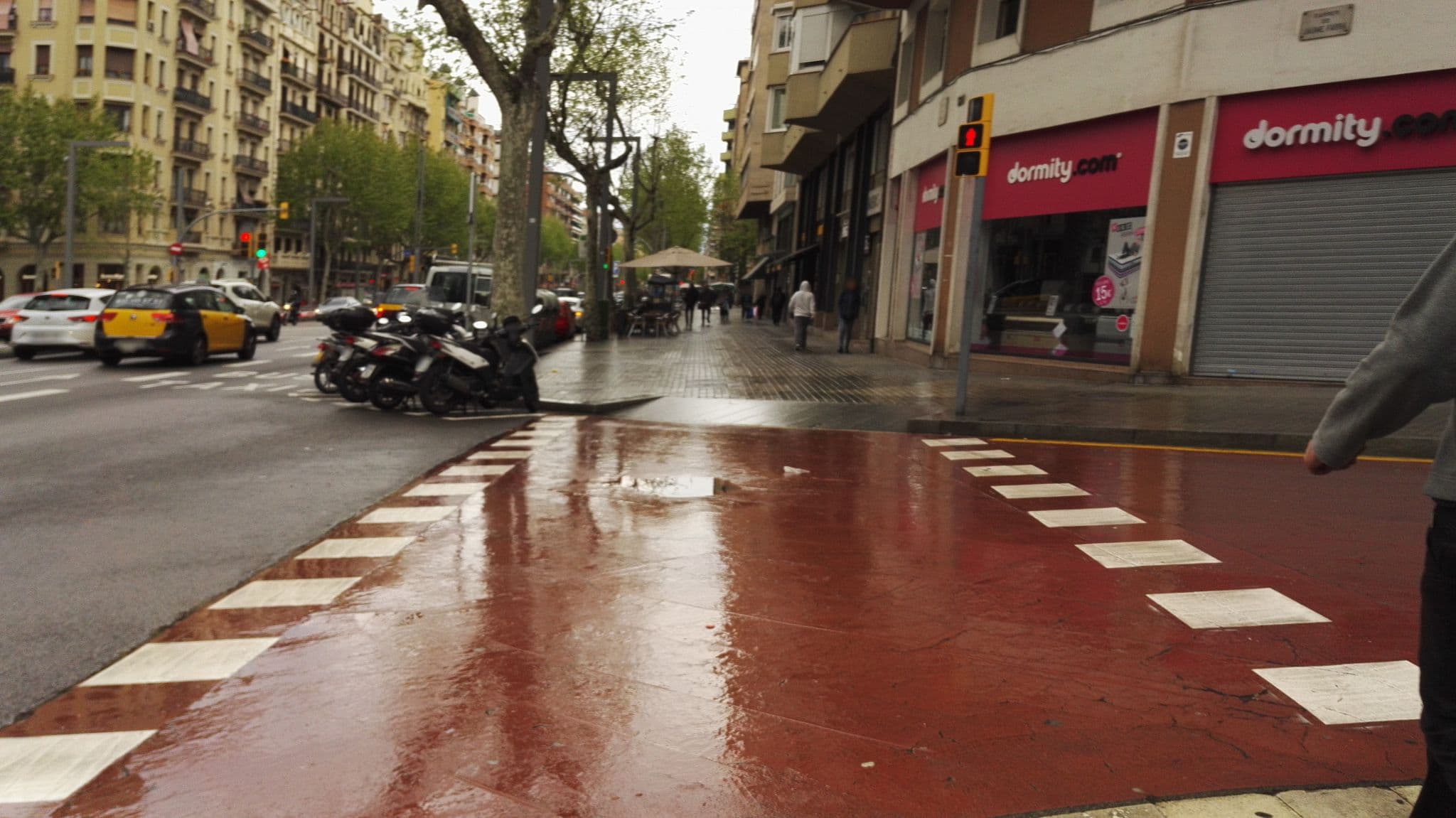 Street view near Charming Flats by Aspasios, Poble Sec — © marcuscalabresus (CC BY-SA · Mapillary)