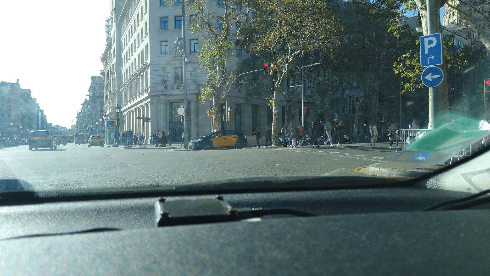 Street view near Waytostay, Barri Gòtic — © rhum (CC BY-SA · Mapillary)