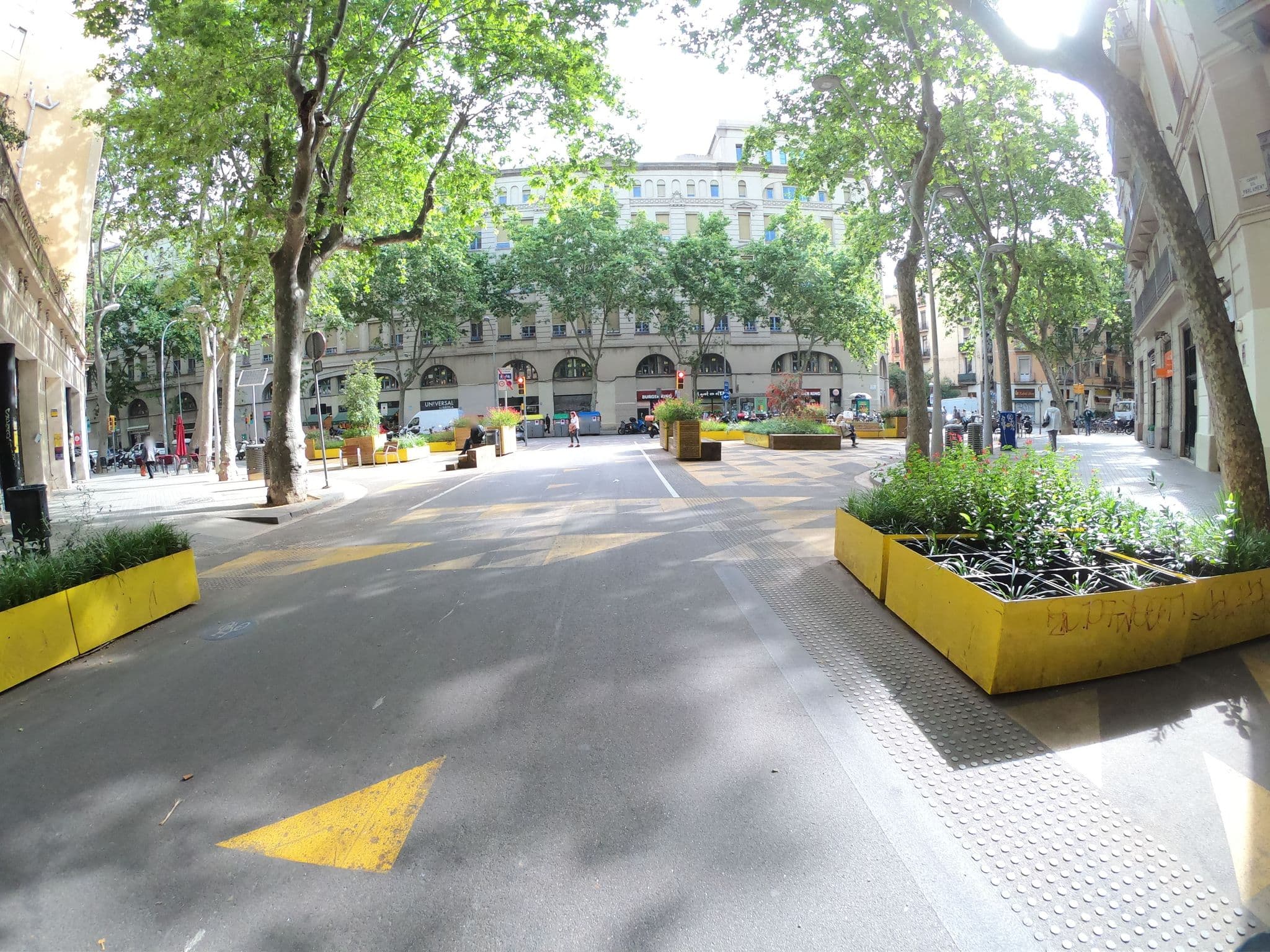 Street view near Paraiso Travellers Hostel, Poble Sec — © rubencarbonero (CC BY-SA · Mapillary)