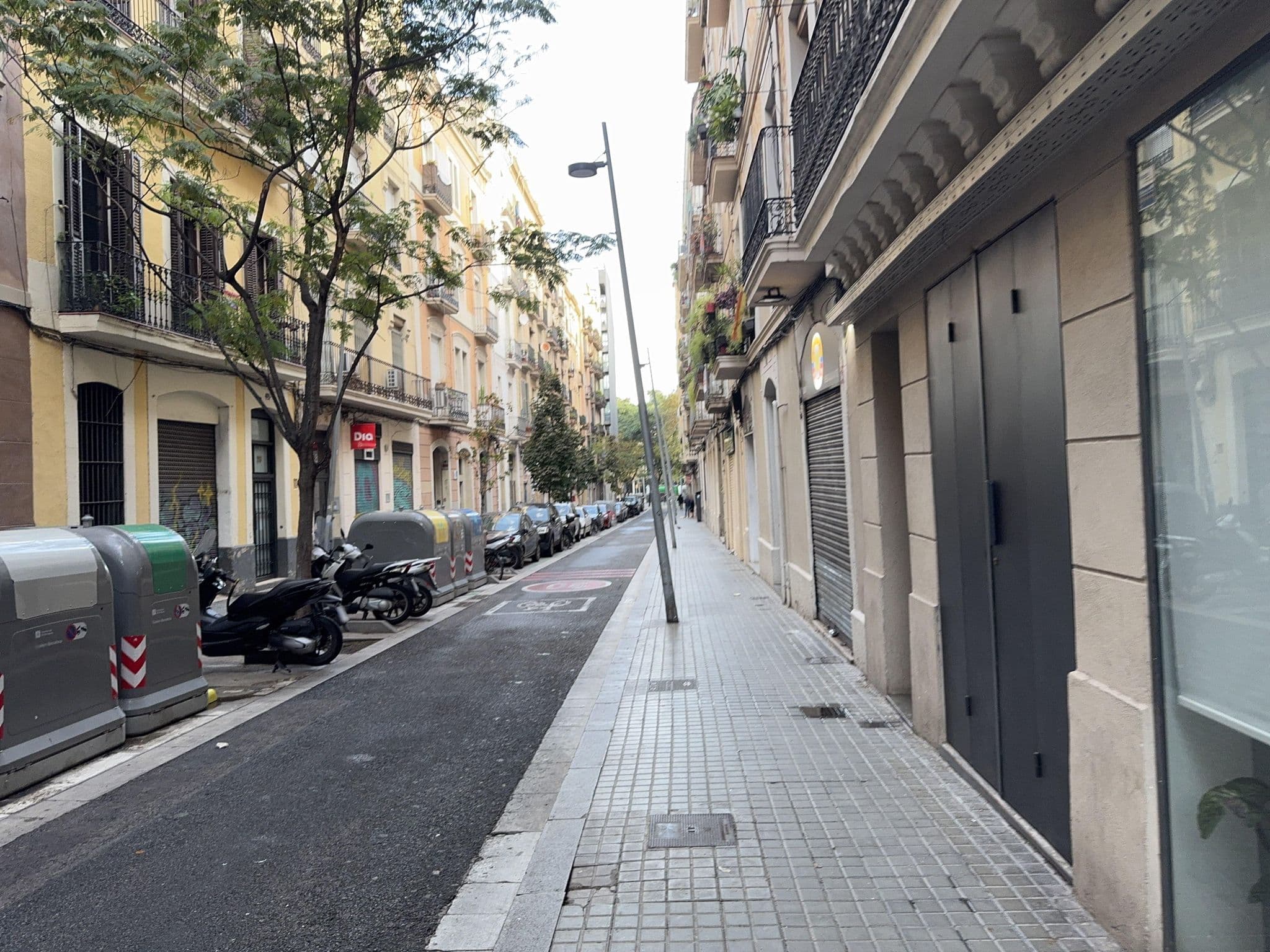 Street view near Alcam Molino, Poble Sec — © kino (CC BY-SA · Mapillary)