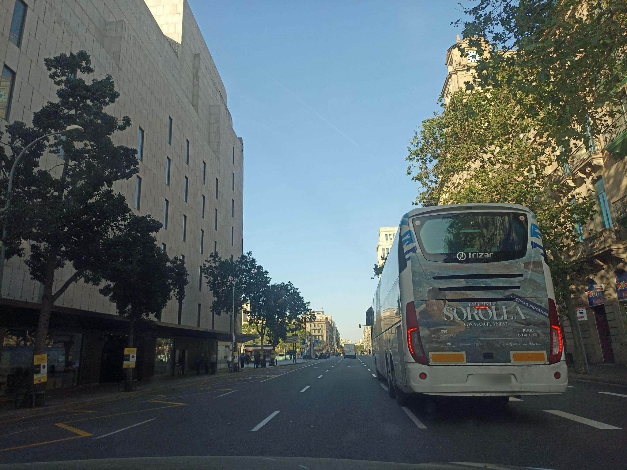 Street view near Accomodation Apartments Plaza Cataluña, Barri Gòtic — © toniserra (CC BY-SA · Mapillary)