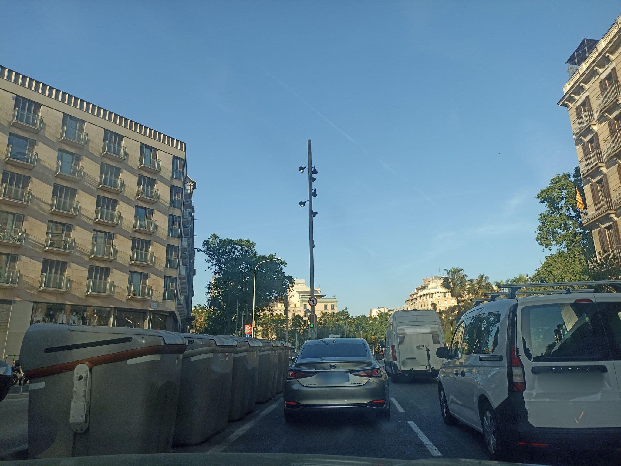 Street view near DestinationBCN, Eixample — © toniserra (CC BY-SA · Mapillary)