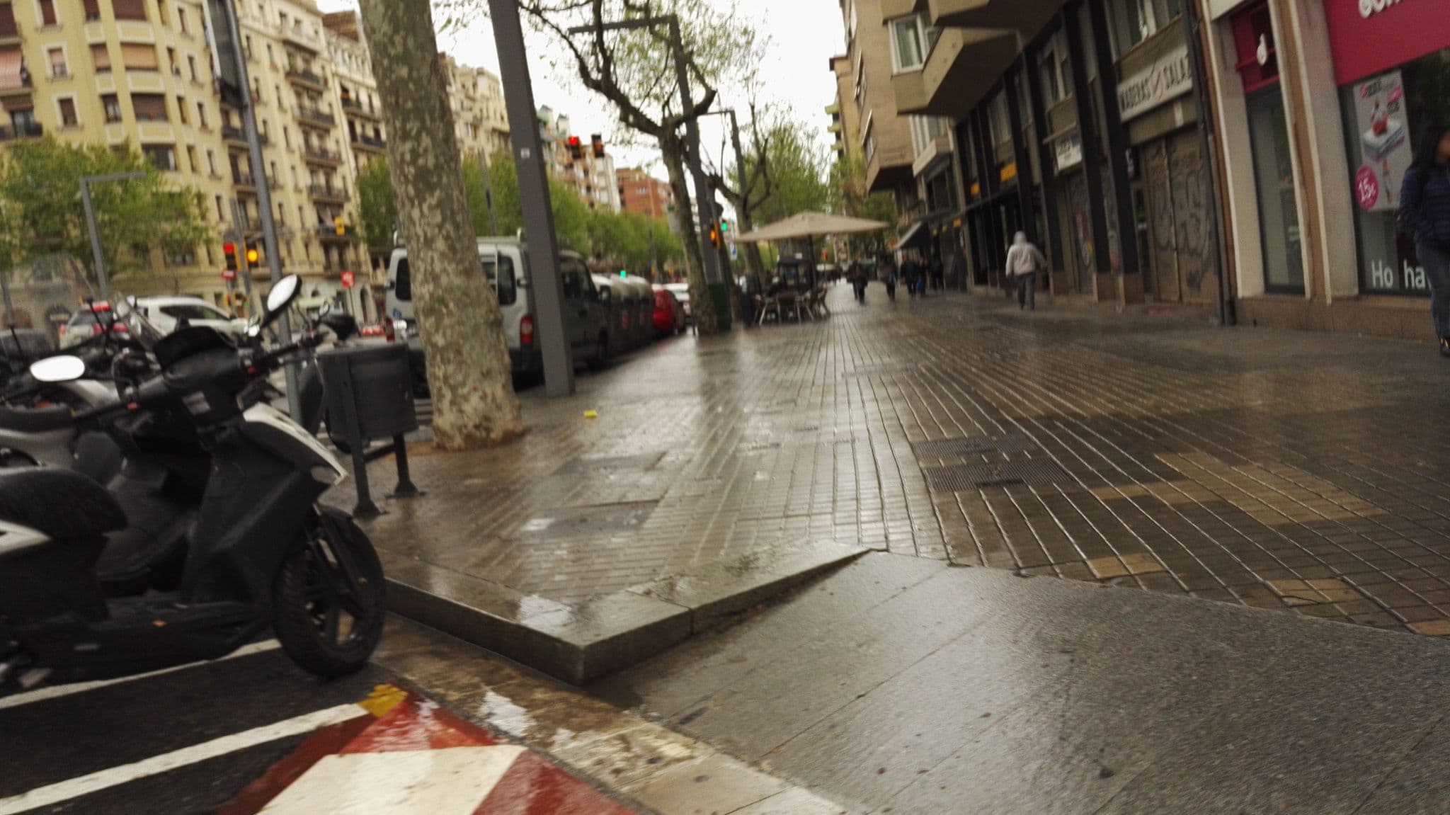 Street view near Hostal Rio De Castro, Poble Sec — © marcuscalabresus (CC BY-SA · Mapillary)