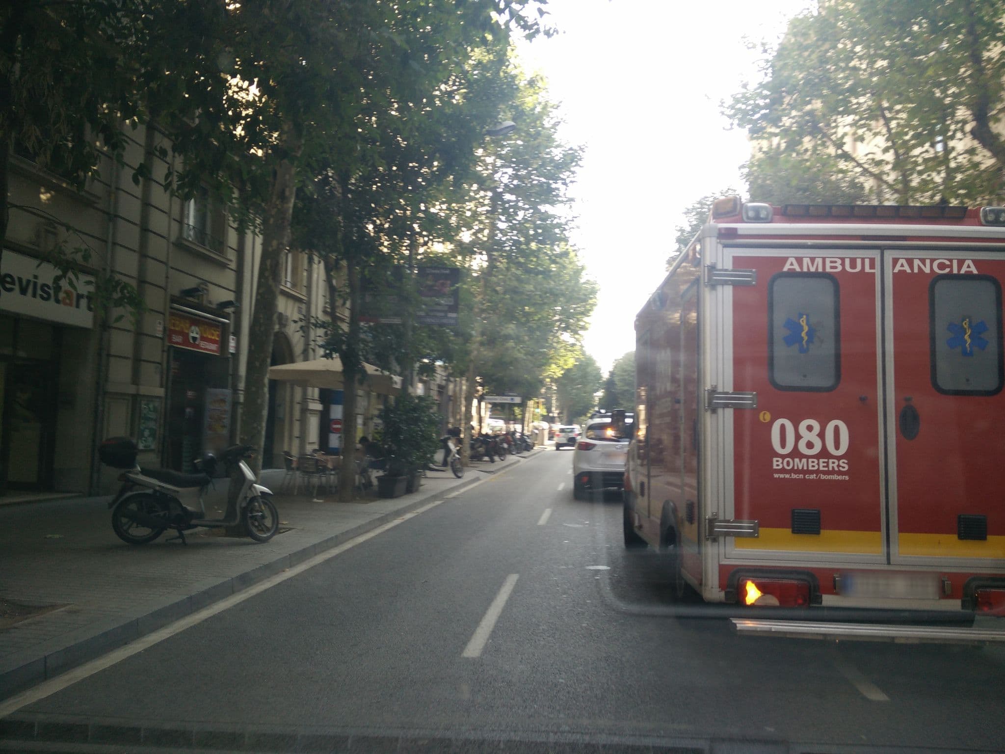 Street view near Room4rent, l'Antiga Esquerra de l'Eixample — © ccossio (CC BY-SA · Mapillary)