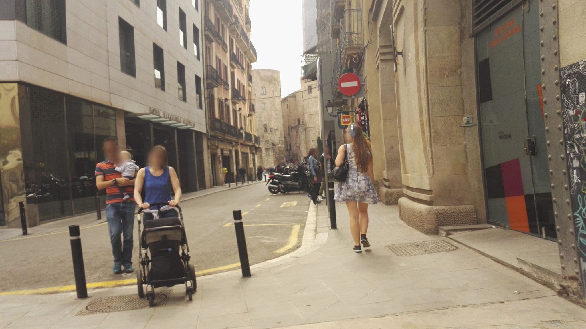 Street view near Roof Top Swimming Pool Hotel Barcelona Catedral, Barri Gòtic — © marcuscalabresus (CC BY-SA · Mapillary)