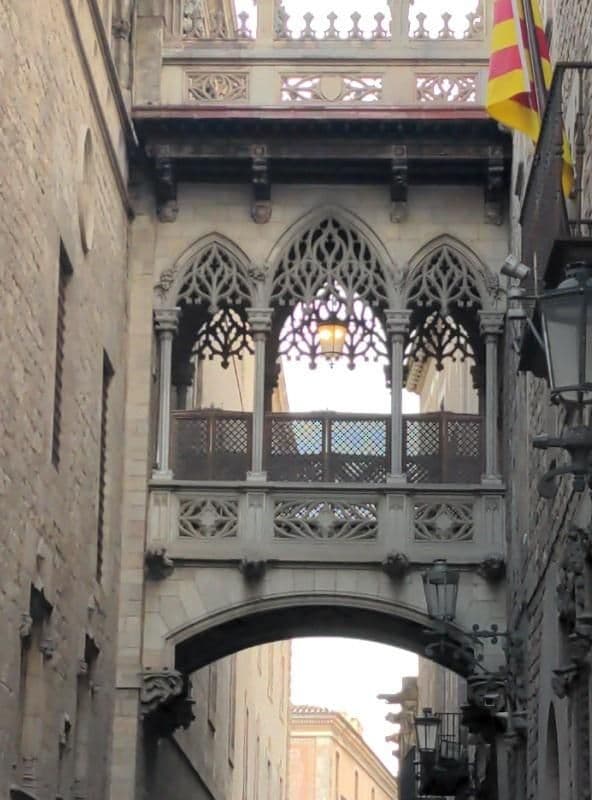 Street view near Caesar August Luxury Apartments, Barri Gòtic — © iragersh (CC BY-SA · Mapillary)