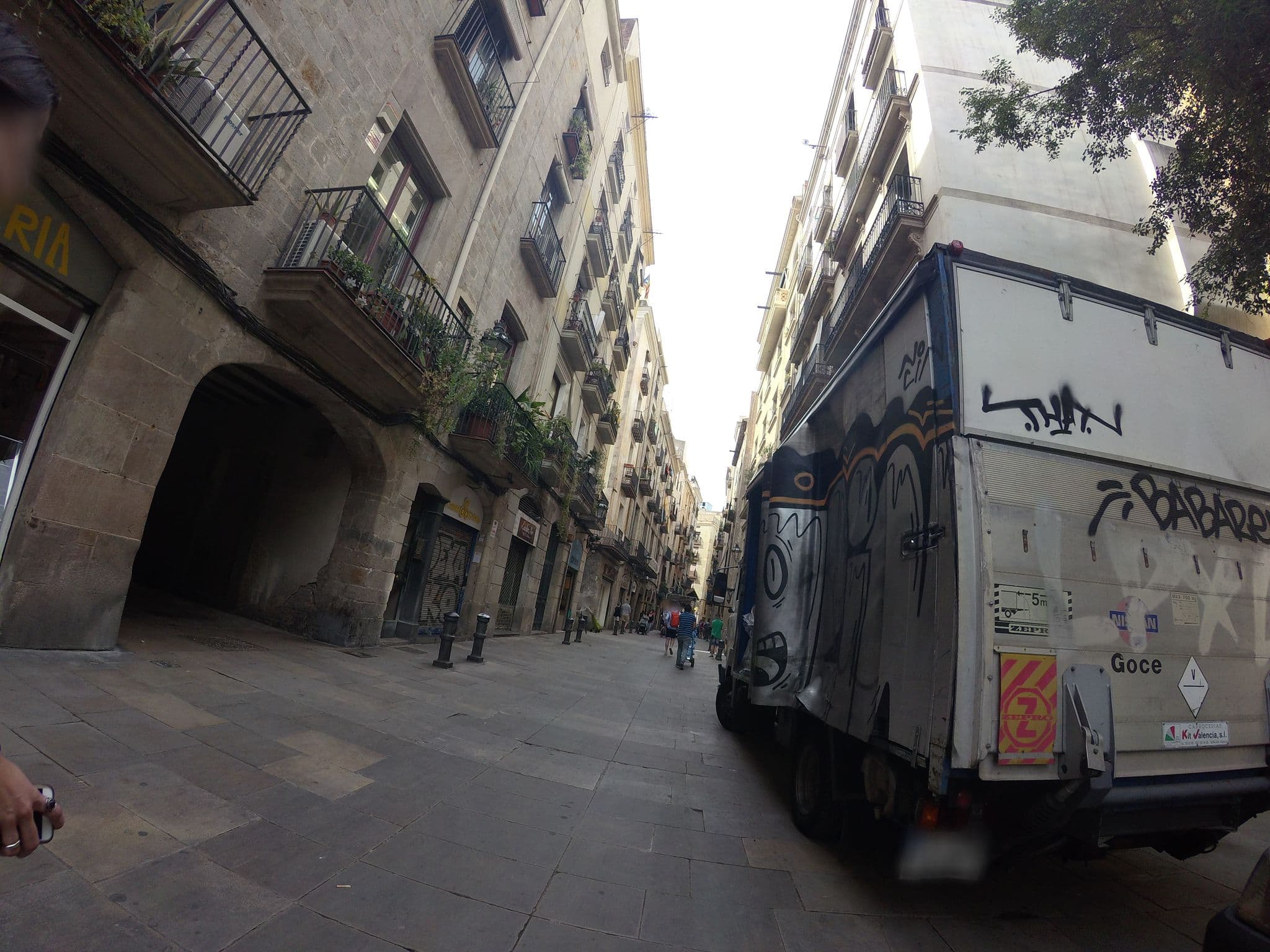 Street view near Friendly Rentals Mozart, Sant Pere, Santa Caterina i La Ribera — © angoca (CC BY-SA · Mapillary)