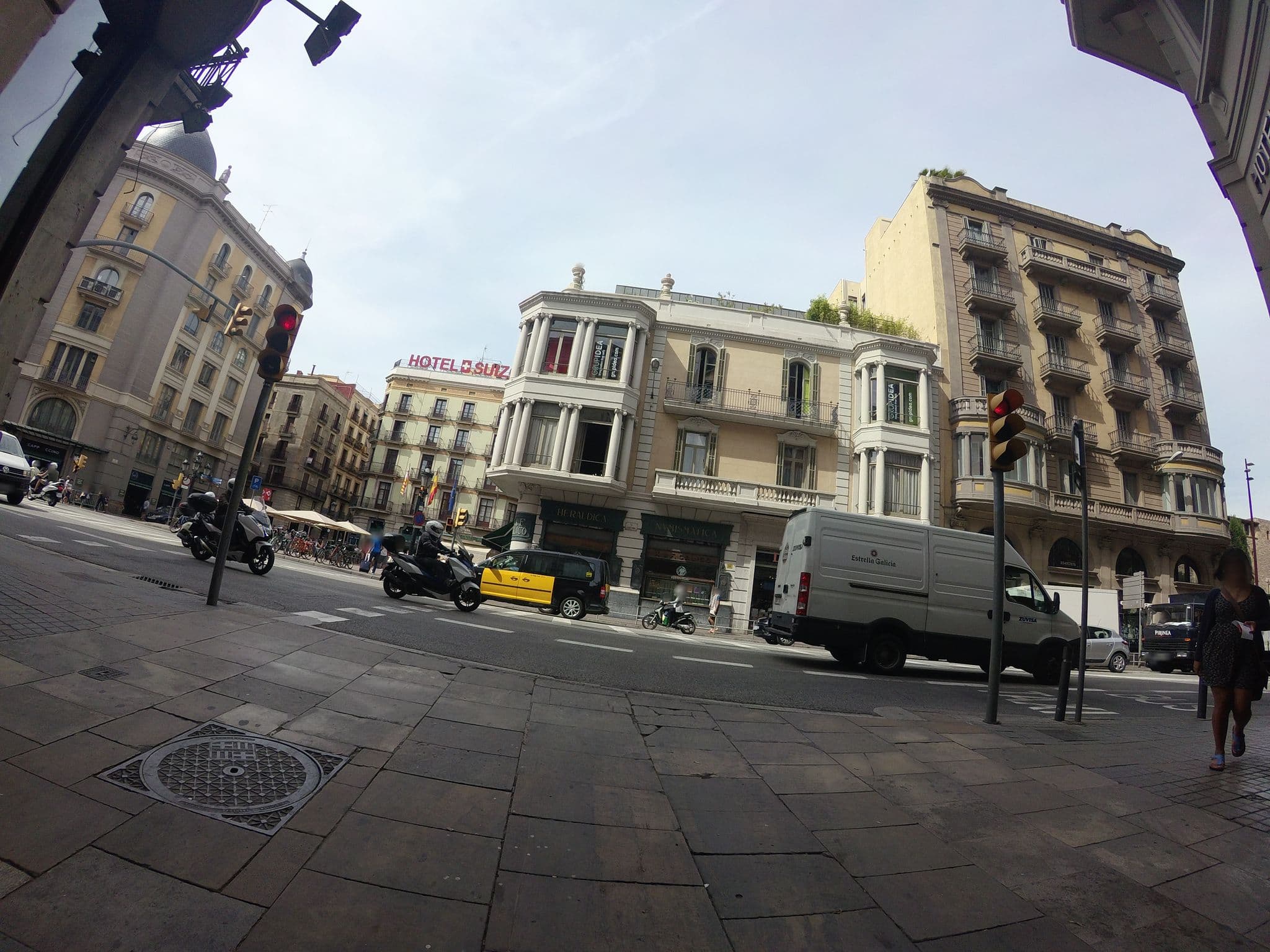 Street view near BWH Princesa Born, Sant Pere, Santa Caterina i La Ribera — © angoca (CC BY-SA · Mapillary)