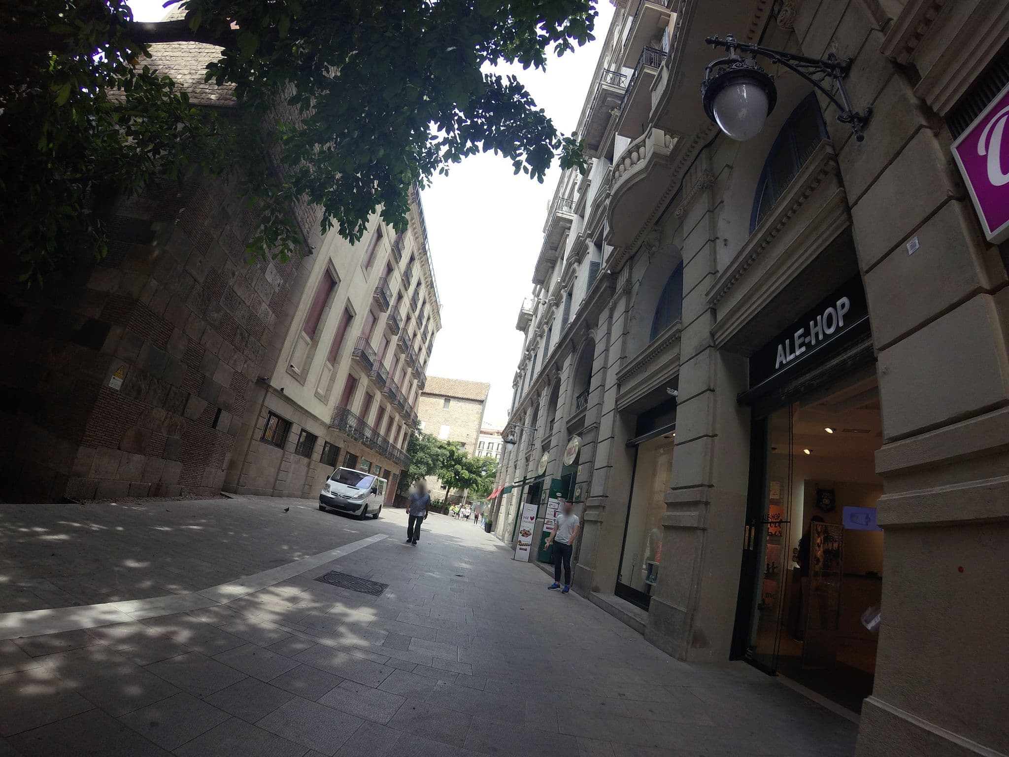 Street view near Hostal Layetana, Barri Gòtic — © angoca (CC BY-SA · Mapillary)