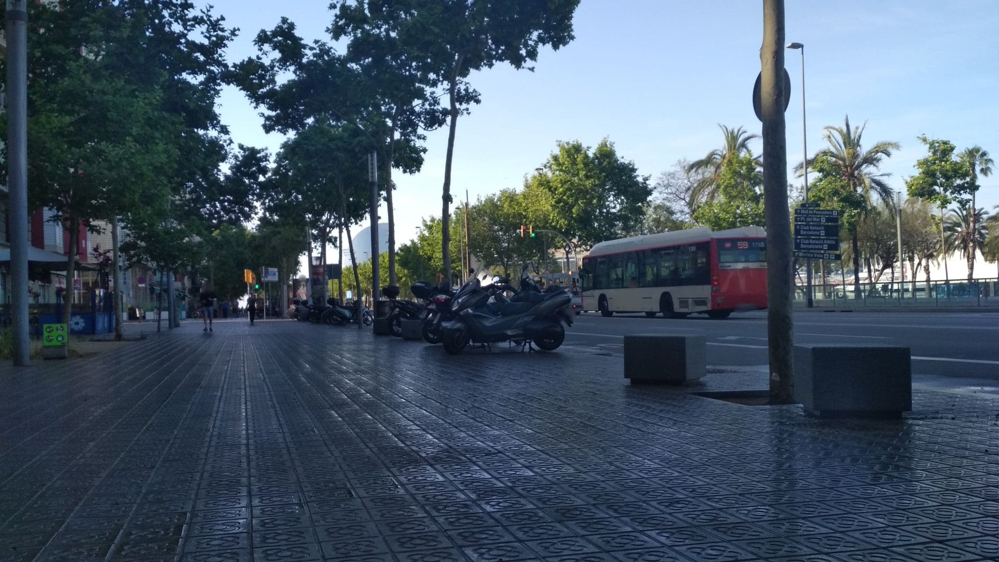 Street view near Citytrip Barceloneta Beach, la Barceloneta — © toniserra (CC BY-SA · Mapillary)